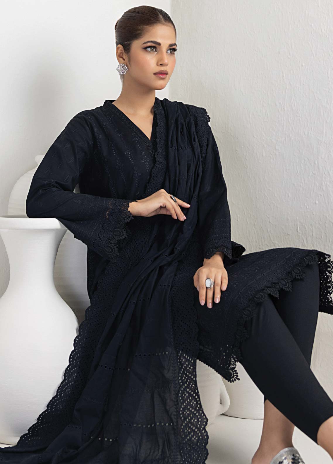 D#050 LSM Lakhany Monochrome Black & White Lawn Collection 623 D#050 LSM Lakhany Monochrome Black & White Lawn Collection 623
