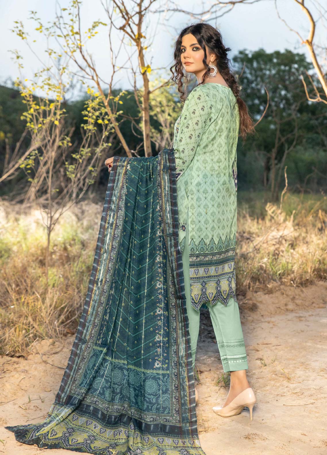 D#08 Ain Alif Digital Printed Lawn Collection 623 D#08 Ain Alif Digital Printed Lawn Collection 623