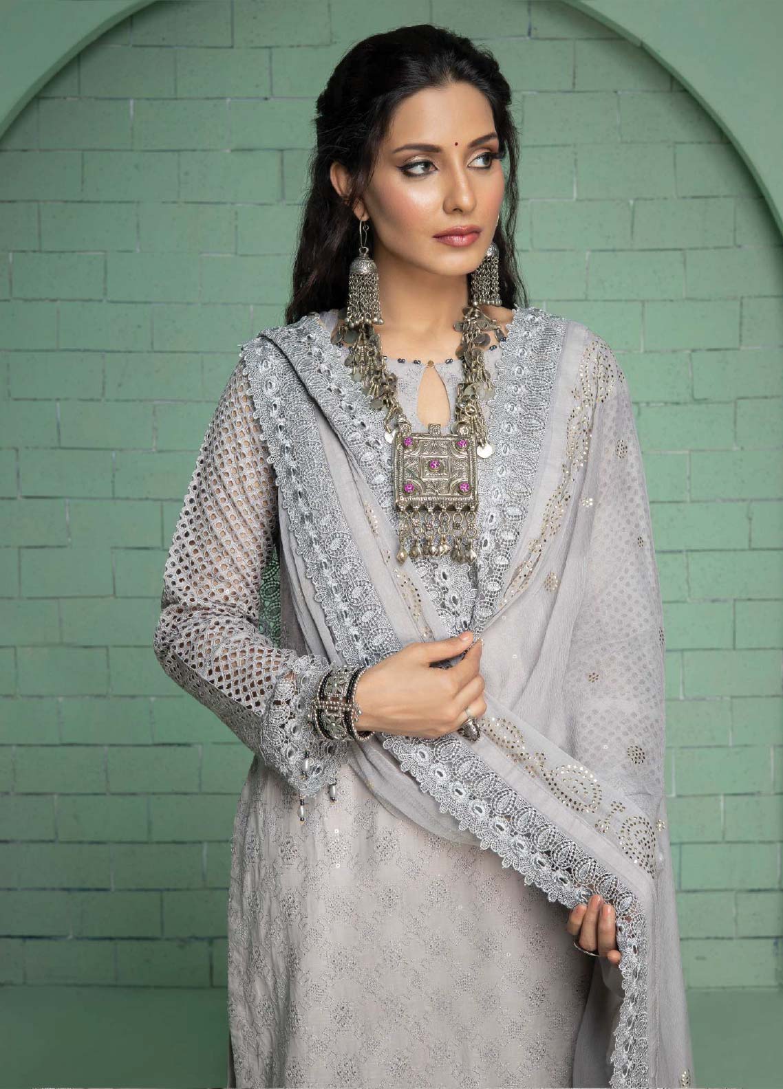 D#01 Schick Juhi Luxury Emb Lawn Collection 623 D#01 Schick Juhi Luxury Emb Lawn Collection 623