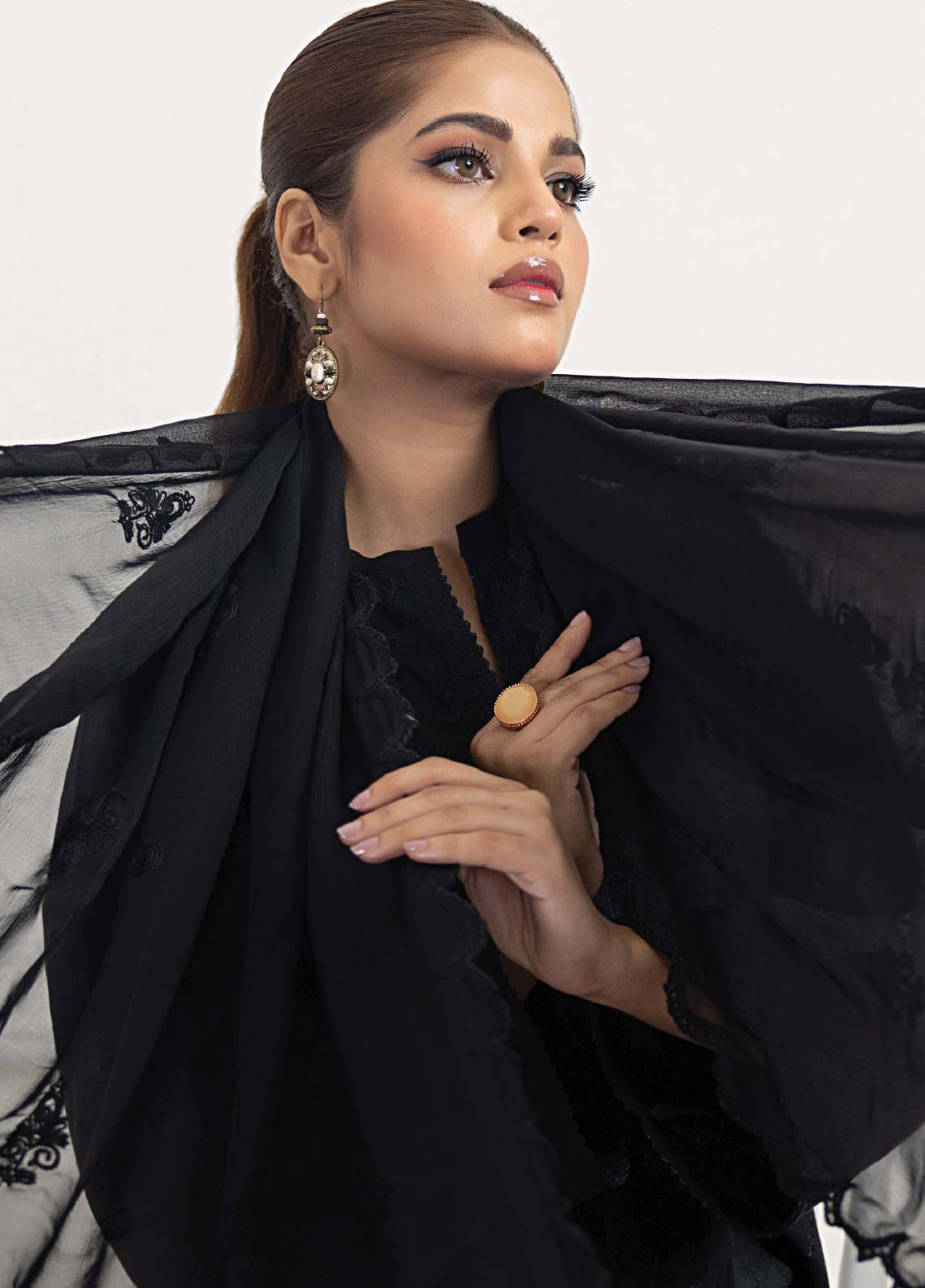 D#049 LSM Lakhany Monochrome Black & White Lawn Collection 623 D#049 LSM Lakhany Monochrome Black & White Lawn Collection 623