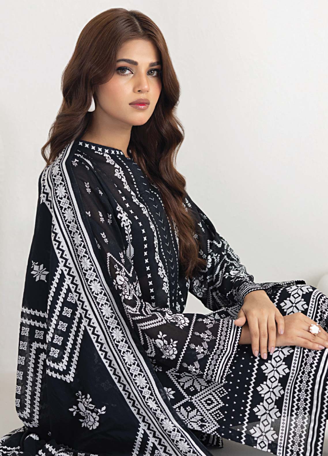 D#003 LSM Lakhany Monochrome Black & White Lawn Collection 623 D#003 LSM Lakhany Monochrome Black & White Lawn Collection 623