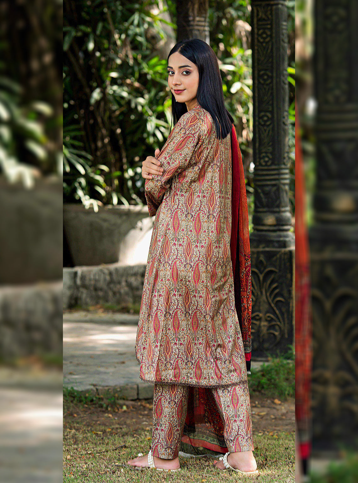 Aangan By Qalamkar Embroidered Linen Unstitched 3 Piece Suit - 11 Aangan By Qalamkar Embroidered Linen Unstitched 3 Piece Suit - 11