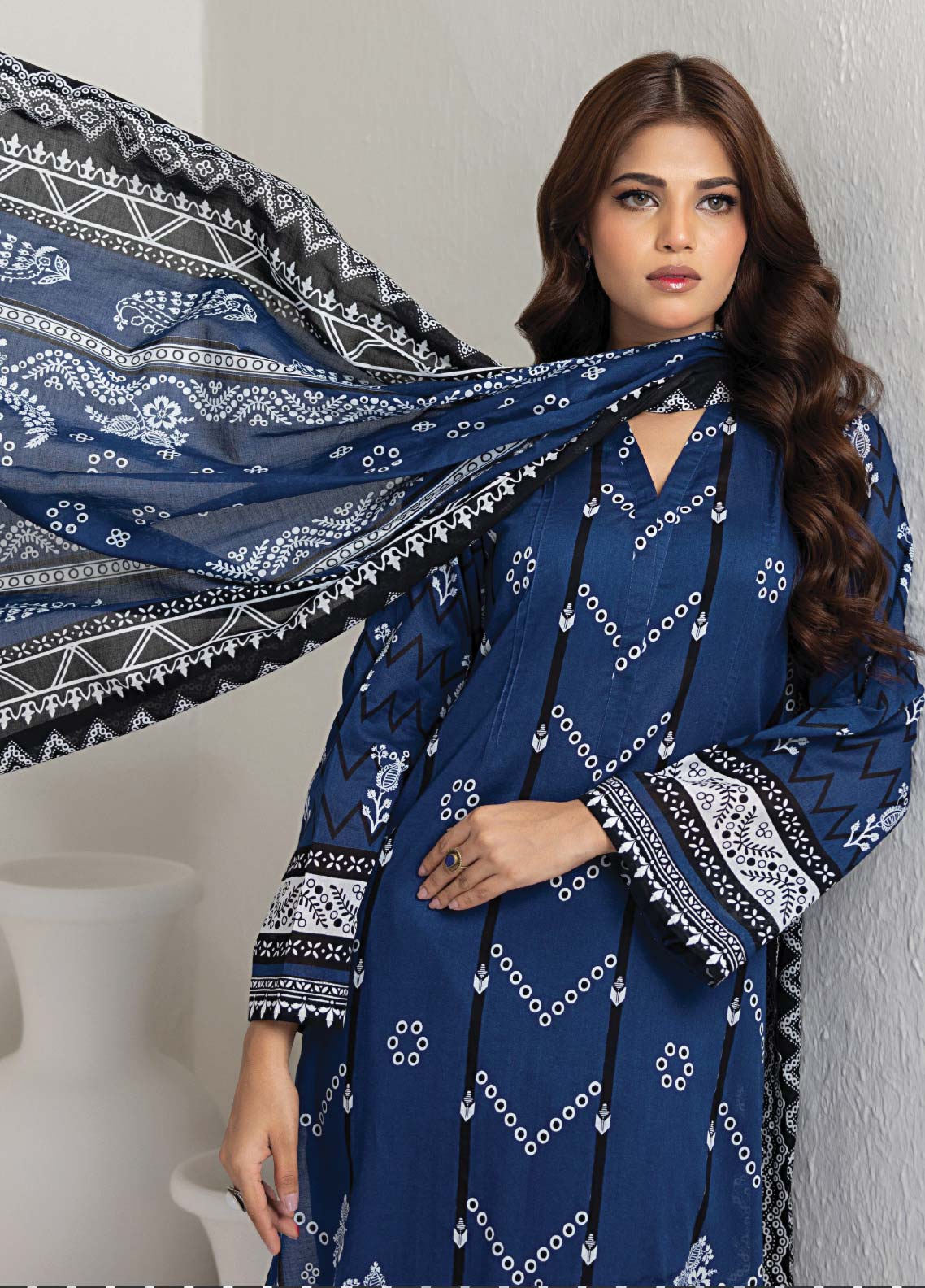 D#0489 LSM Lakhany Monochrome Black & White Lawn Collection 623 D#0489 LSM Lakhany Monochrome Black & White Lawn Collection 623