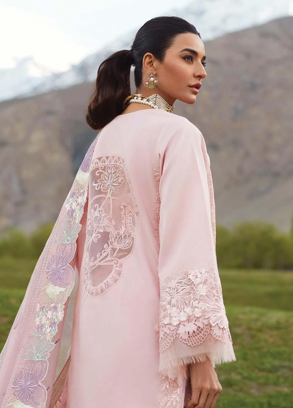 D#4B Crimson Luxury Emb Lawn Collection 623 D#4B Crimson Luxury Emb Lawn Collection 623