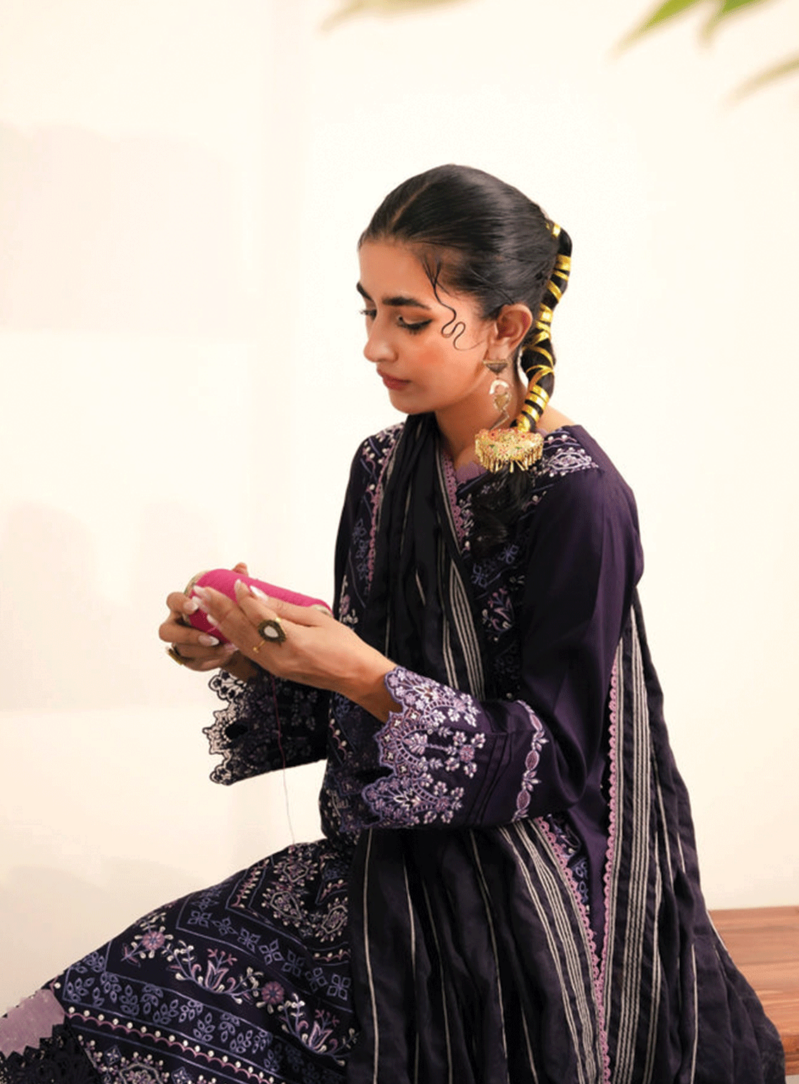 Miraal By Aabyaan Embroidered Linen Unstitched 3 Piece Suit - 09 Miraal By Aabyaan Embroidered Linen Unstitched 3 Piece Suit - 09