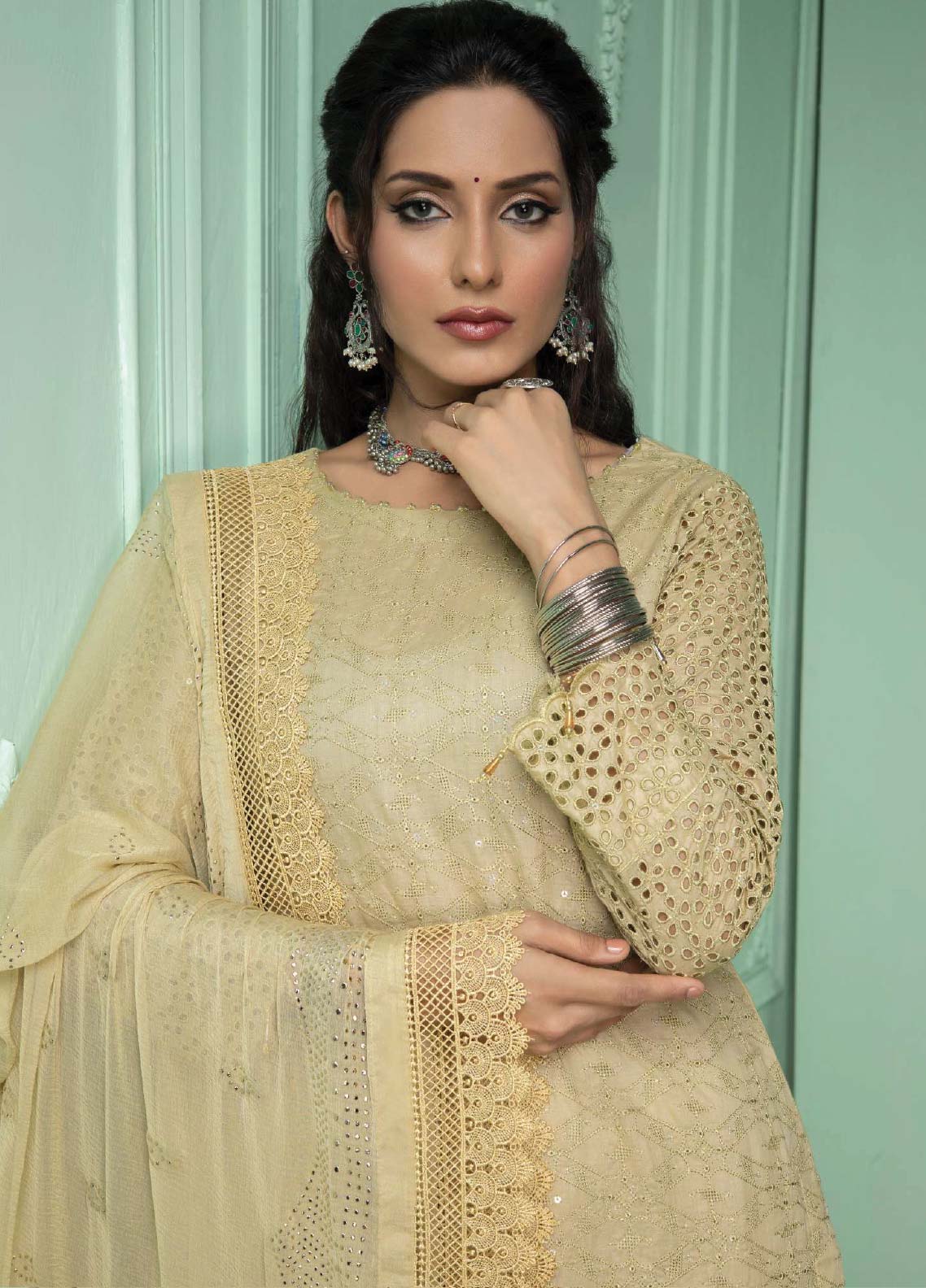 D#06 Schick Juhi Luxury Emb Lawn Collection 623 D#06 Schick Juhi Luxury Emb Lawn Collection 623