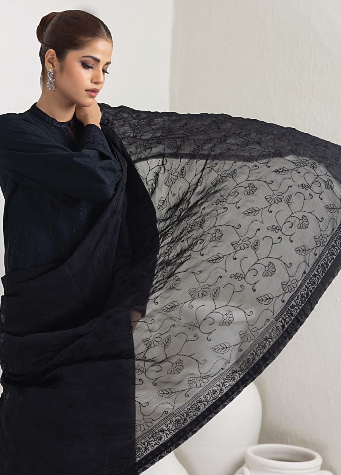 D#014 LSM Lakhany Monochrome Black & White Lawn Collection 623 D#014 LSM Lakhany Monochrome Black & White Lawn Collection 623