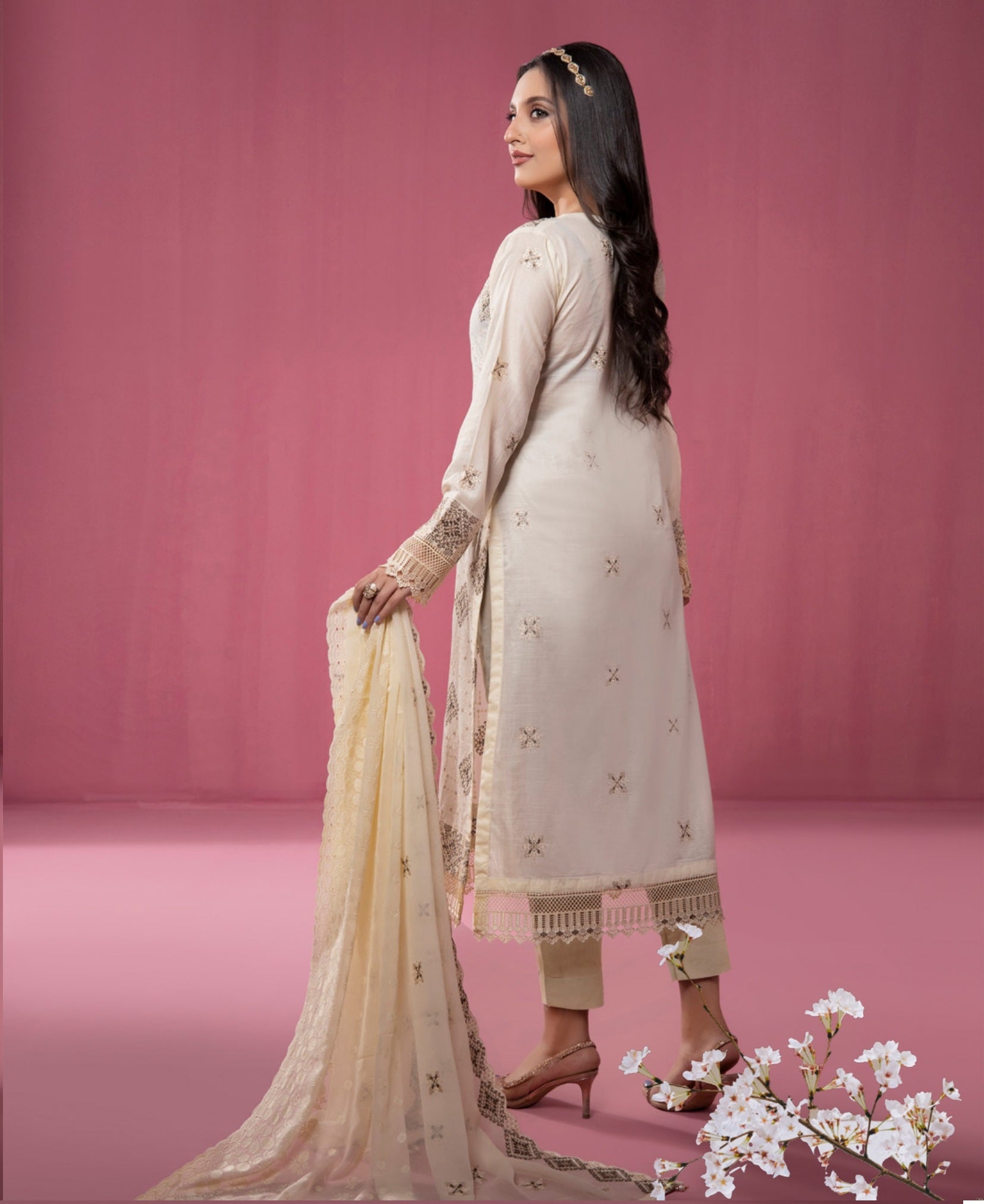 D#09 Schick Bunai Luxury Emb Lawn Collection 623 D#09 Schick Bunai Luxury Emb Lawn Collection 623