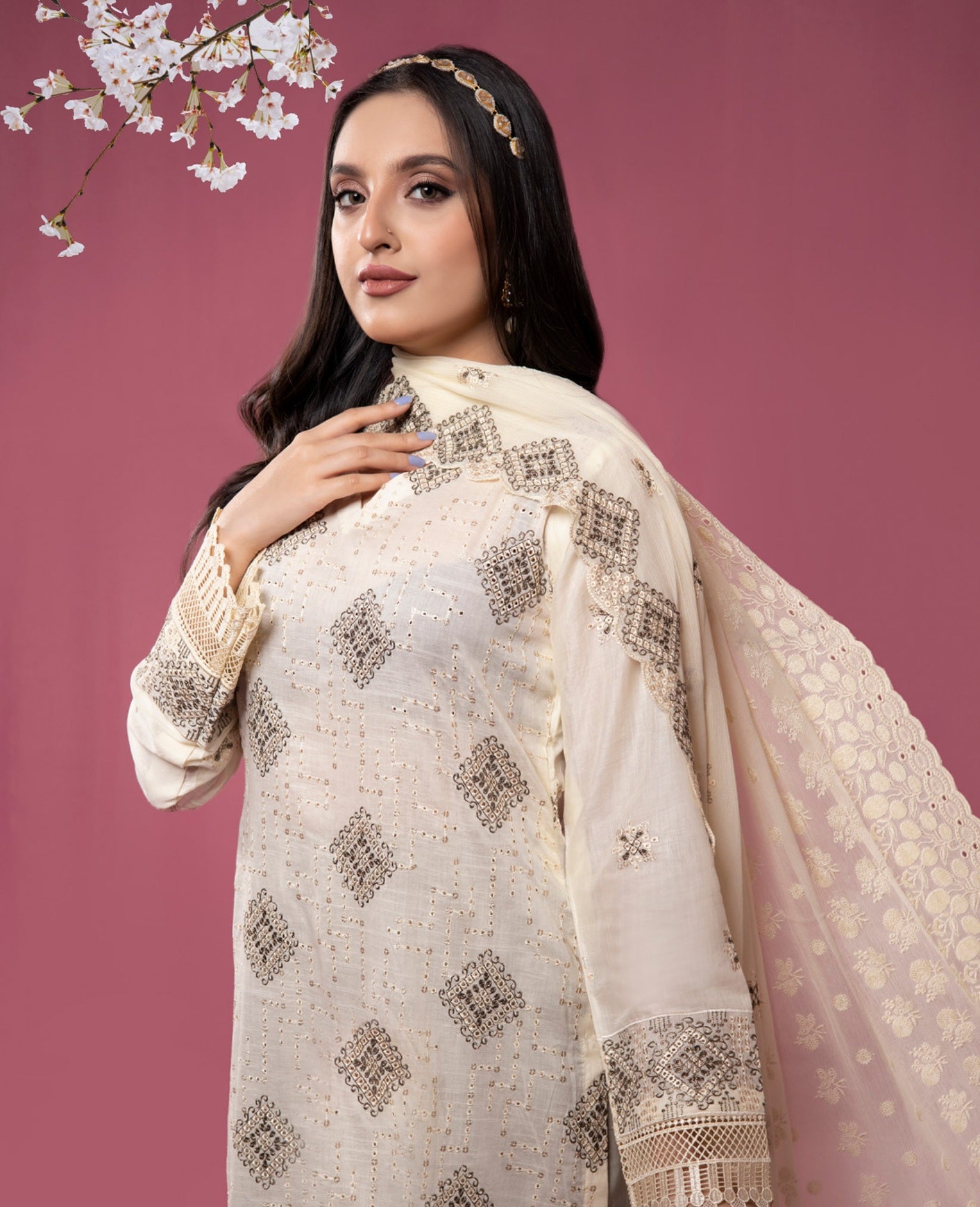 D#09 Schick Bunai Luxury Emb Lawn Collection 623 D#09 Schick Bunai Luxury Emb Lawn Collection 623