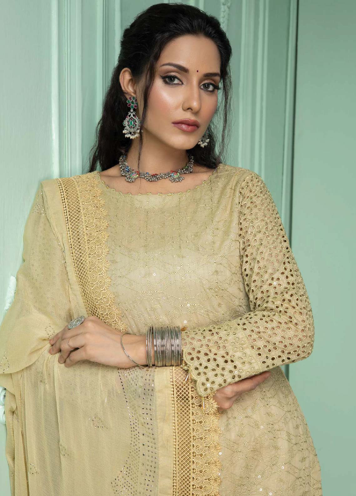 D#06 Schick Juhi Luxury Emb Lawn Collection 623 D#06 Schick Juhi Luxury Emb Lawn Collection 623