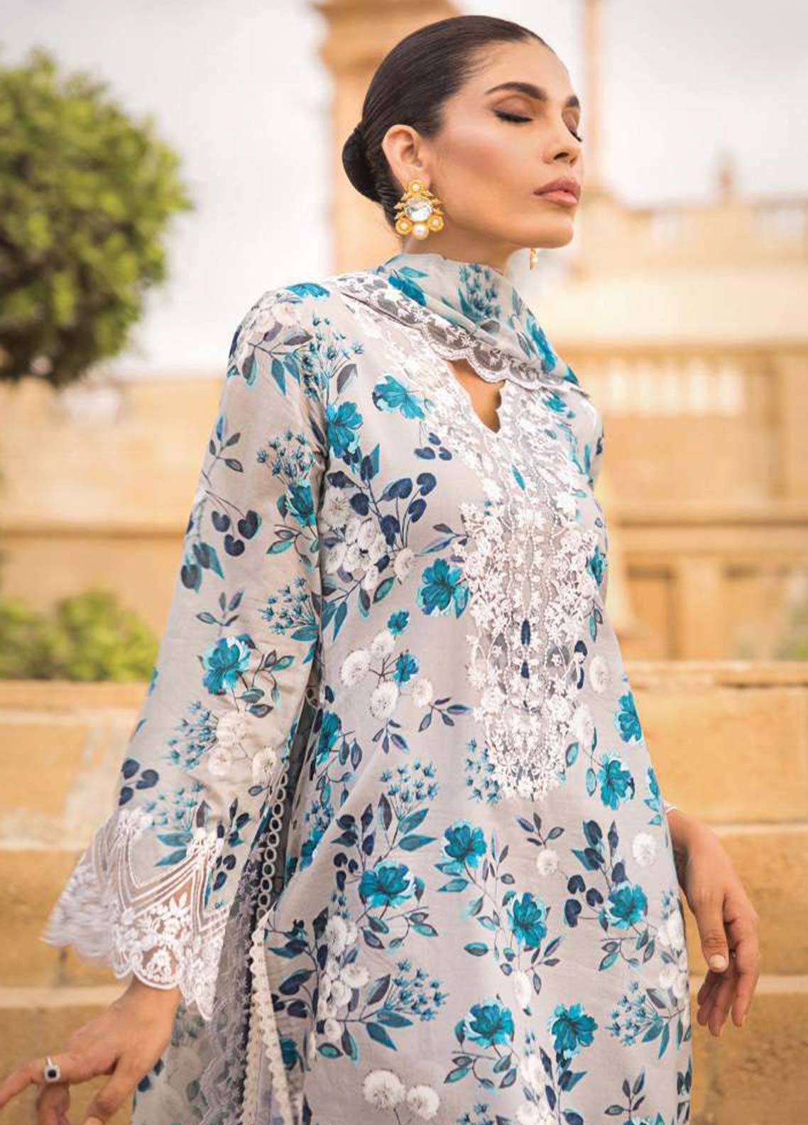 D#4A Zainab Chottani Luxury Emb Lawn Collection 623 D#4A Zainab Chottani Luxury Emb Lawn Collection 623