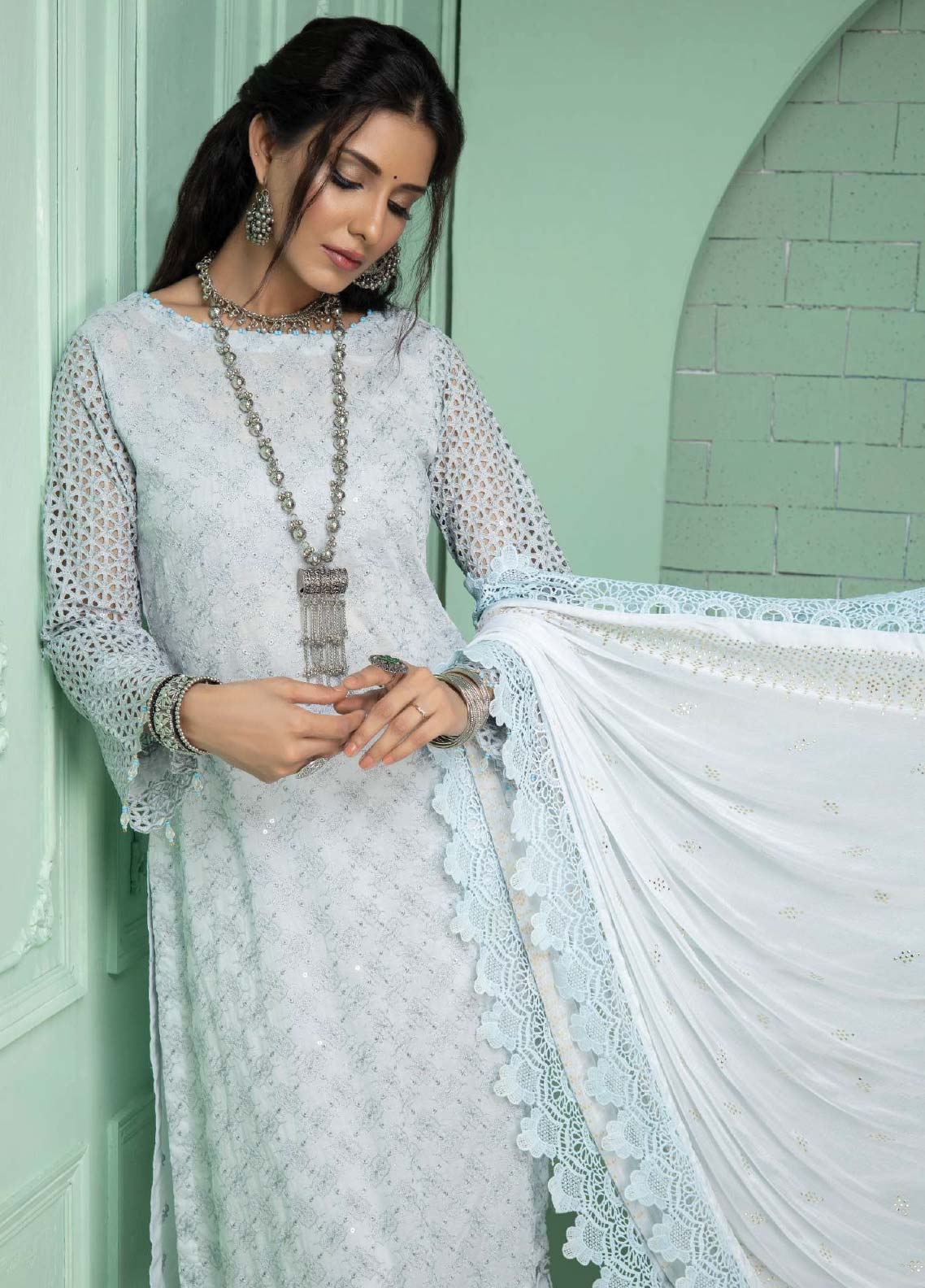 D#07 Schick Juhi Luxury Emb Lawn Collection 623 D#07 Schick Juhi Luxury Emb Lawn Collection 623