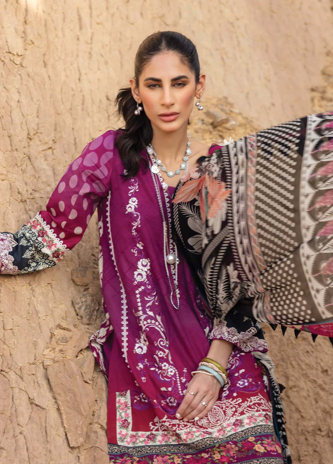 D#5B Elaf Signature Emb Lawn Collection 623 D#5B Elaf Signature Emb Lawn Collection 623