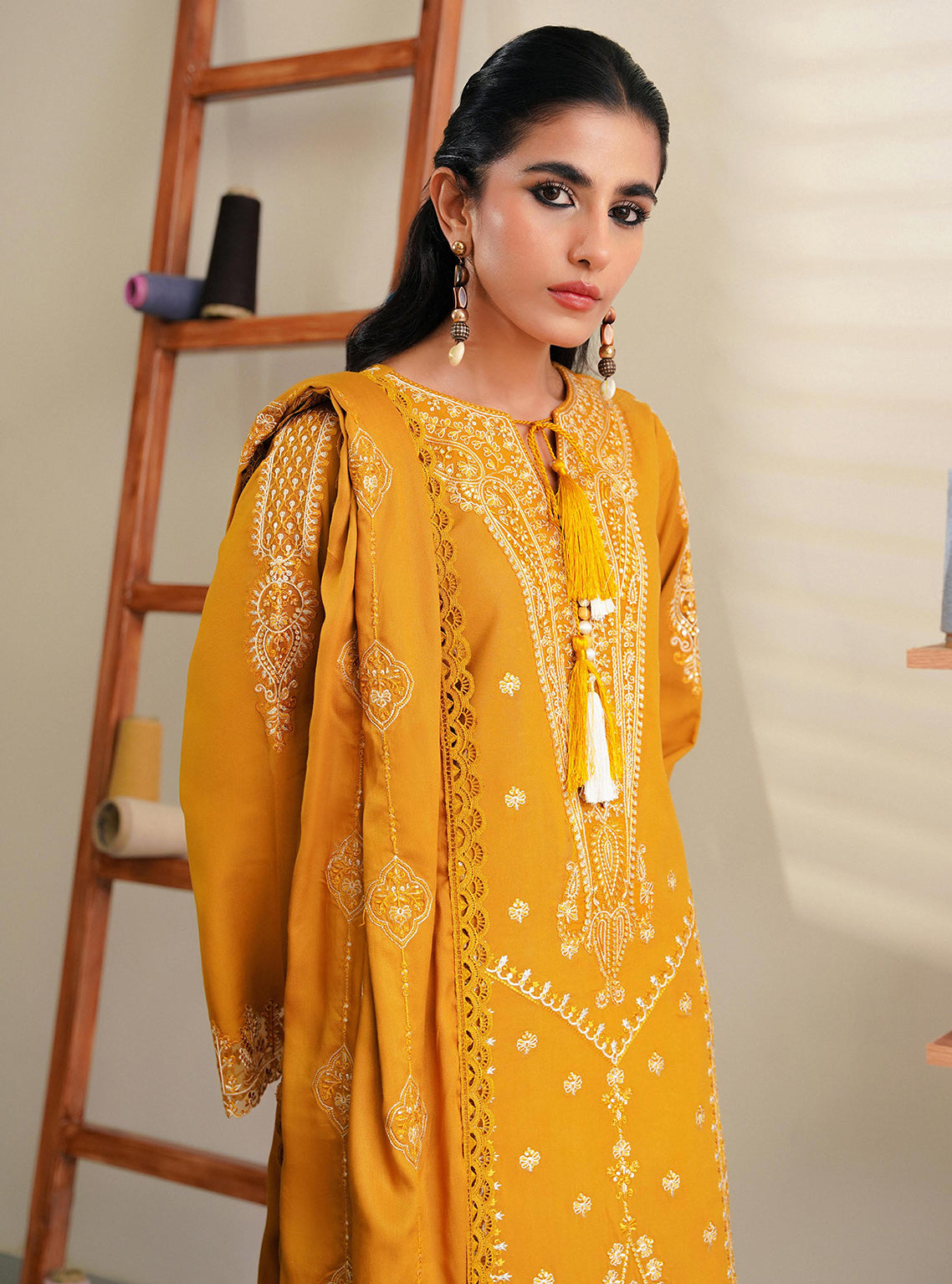 Miraal By Aabyaan Embroidered Linen Unstitched 3 Piece Suit - 03 Miraal By Aabyaan Embroidered Linen Unstitched 3 Piece Suit - 03