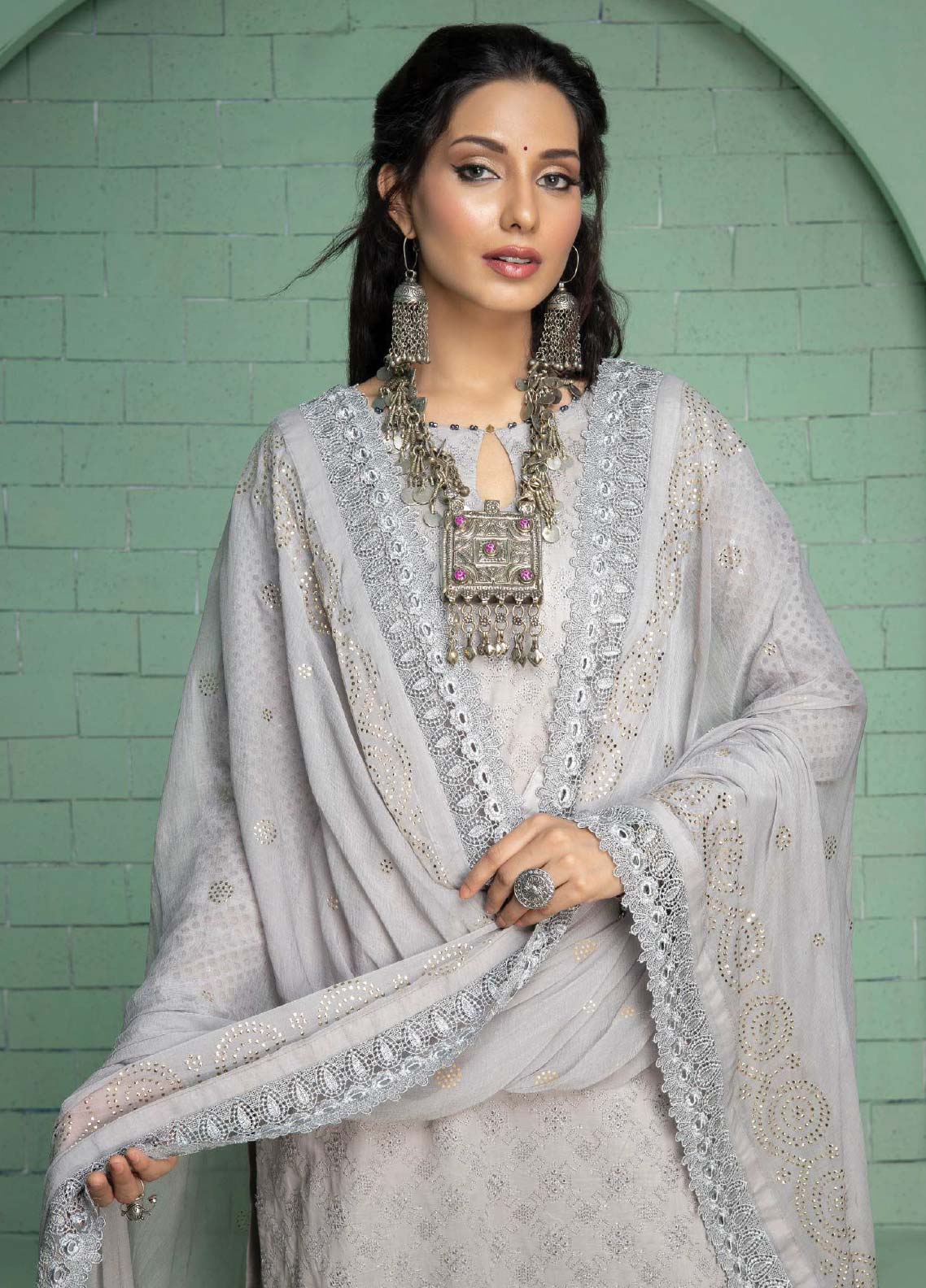 D#01 Schick Juhi Luxury Emb Lawn Collection 623 D#01 Schick Juhi Luxury Emb Lawn Collection 623