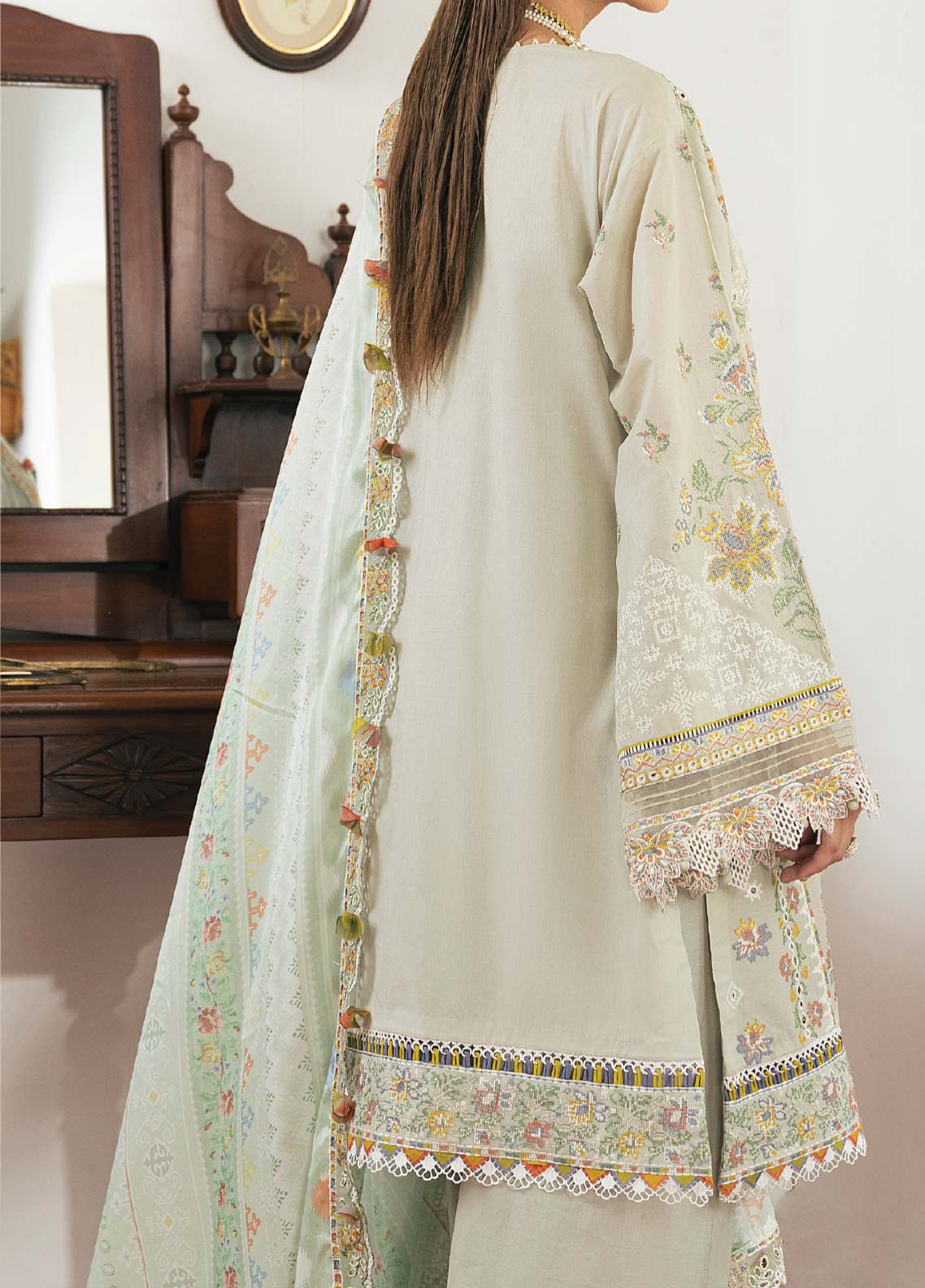 D#07 Baroque Swiss Lawn Emb Collection 623 D#07 Baroque Swiss Lawn Emb Collection 623