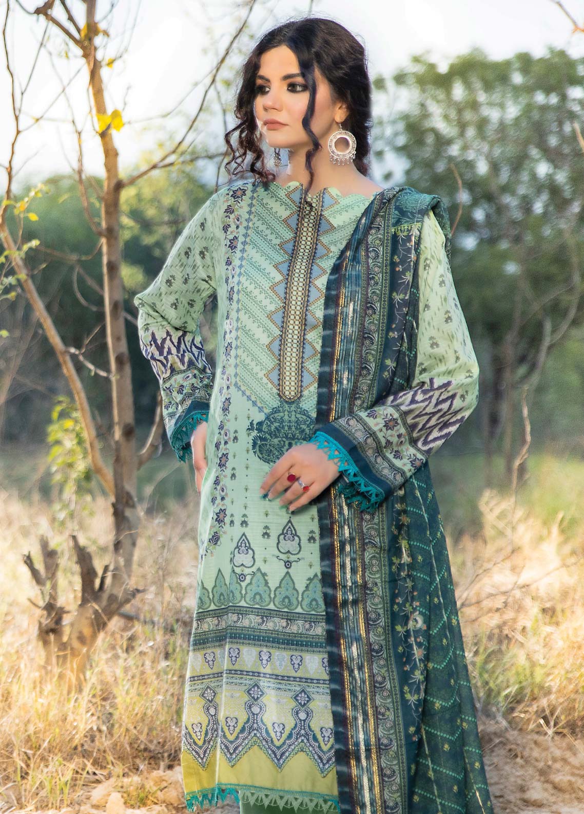 D#08 Ain Alif Digital Printed Lawn Collection 623 D#08 Ain Alif Digital Printed Lawn Collection 623