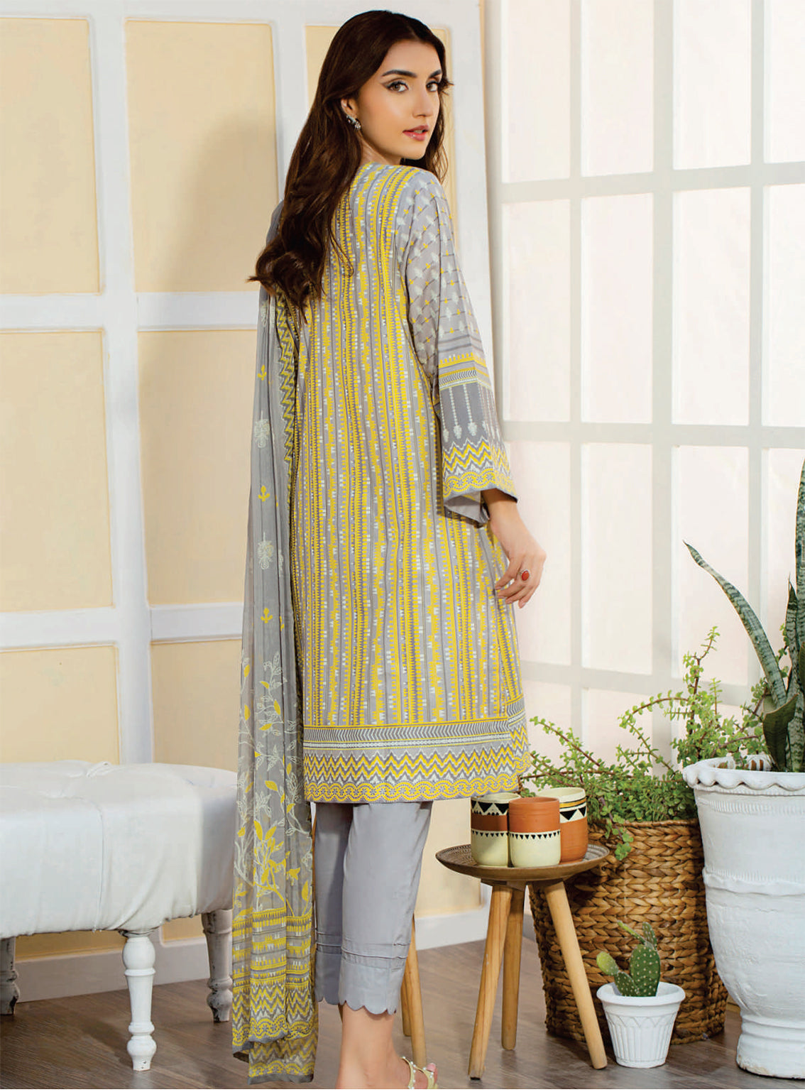 D#8122 Rashid Miral Luxury Printed Cambric Collection 923 D#8122 Rashid Miral Luxury Printed Cambric Collection 923