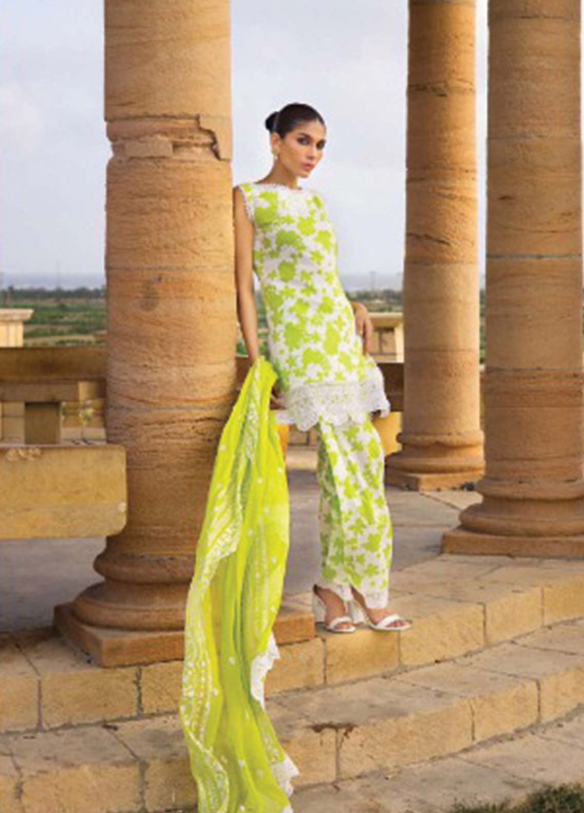D#8A Zainab Chottani Luxury Emb Lawn Collection 623 D#8A Zainab Chottani Luxury Emb Lawn Collection 623