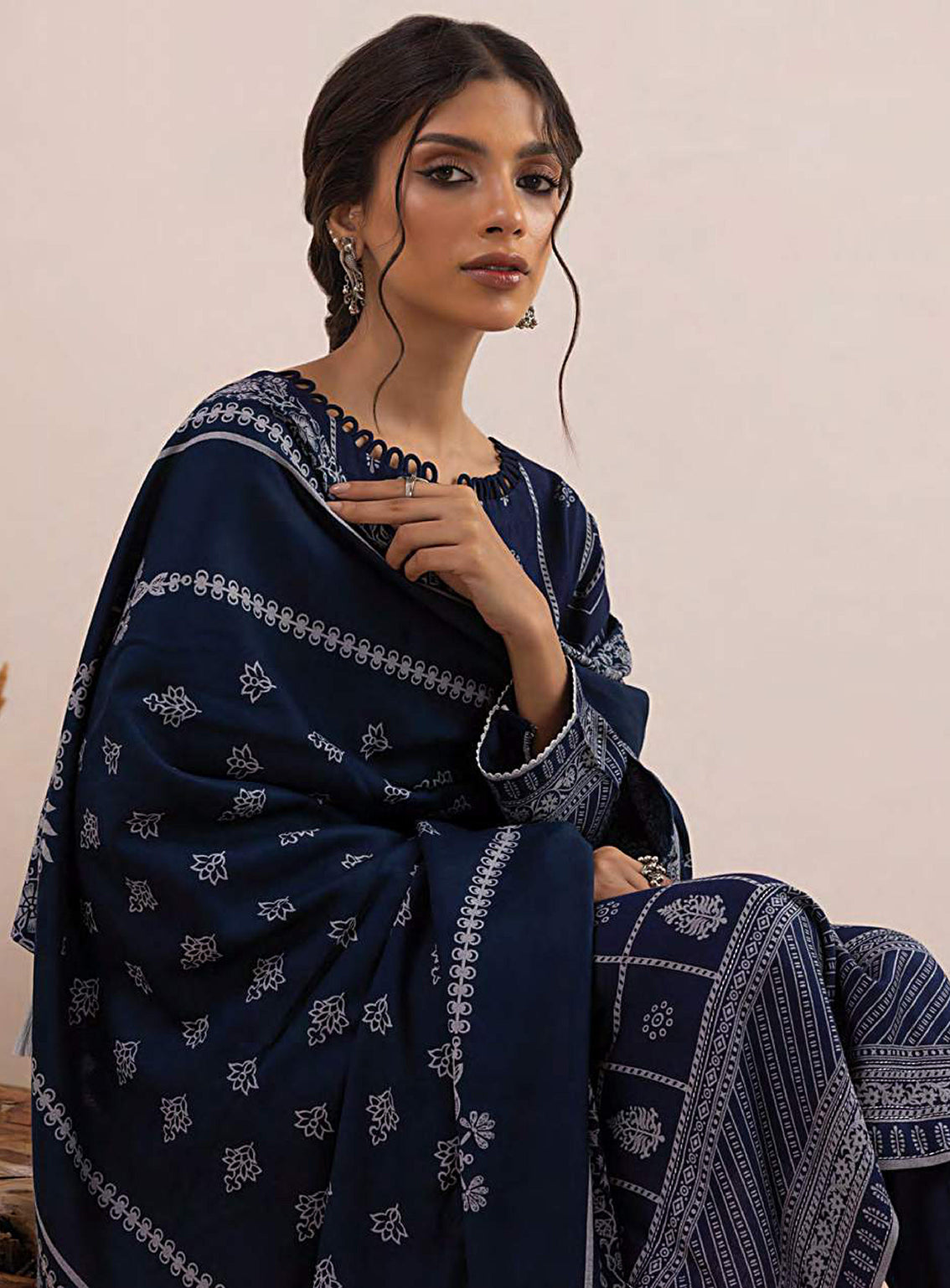 D#50A LSM Lakhany Pashmina Printed Collection 923 D#50A LSM Lakhany Pashmina Printed Collection 923