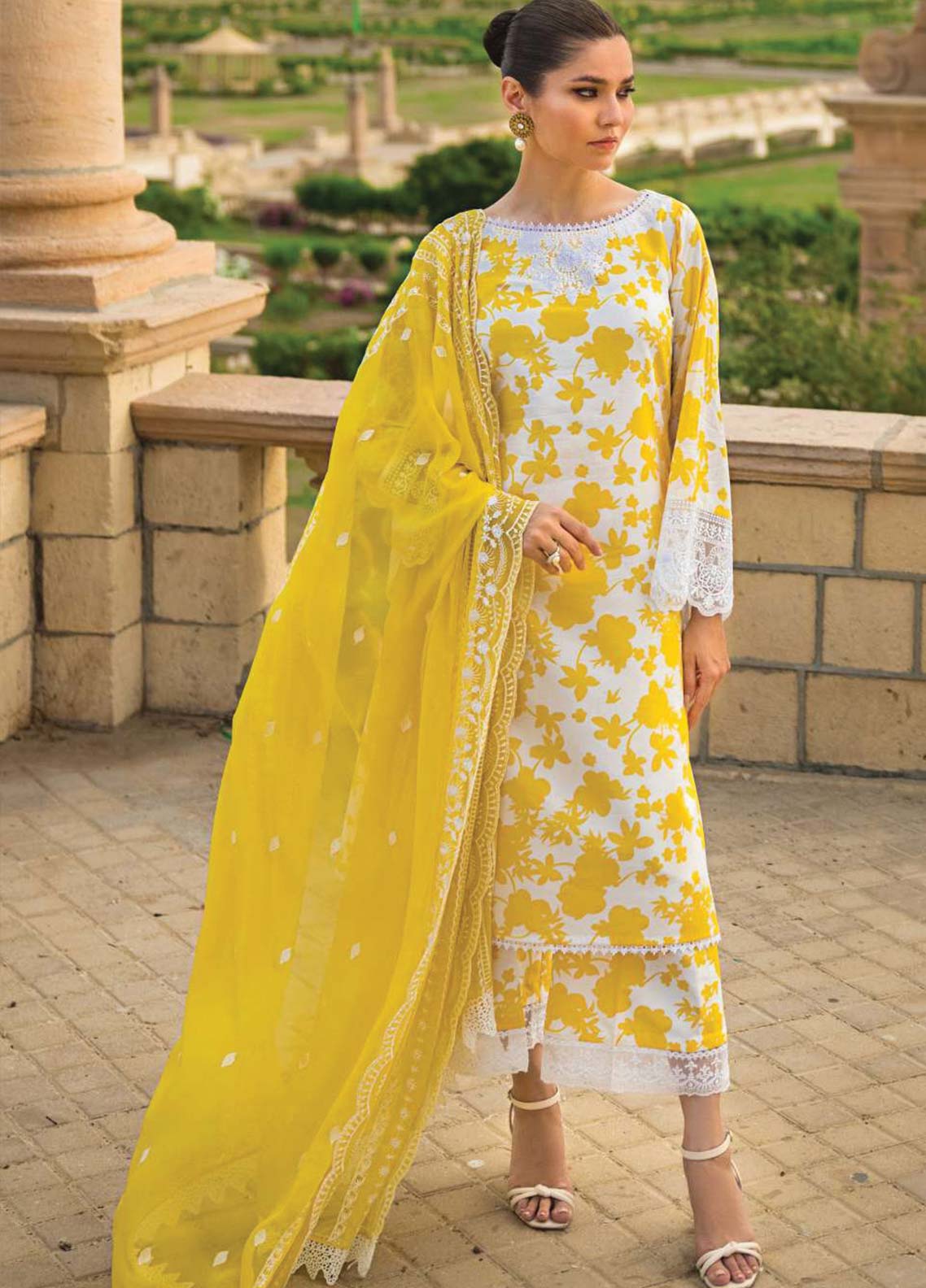 D#8B Zainab Chottani Luxury Emb Lawn Collection 623 D#8B Zainab Chottani Luxury Emb Lawn Collection 623