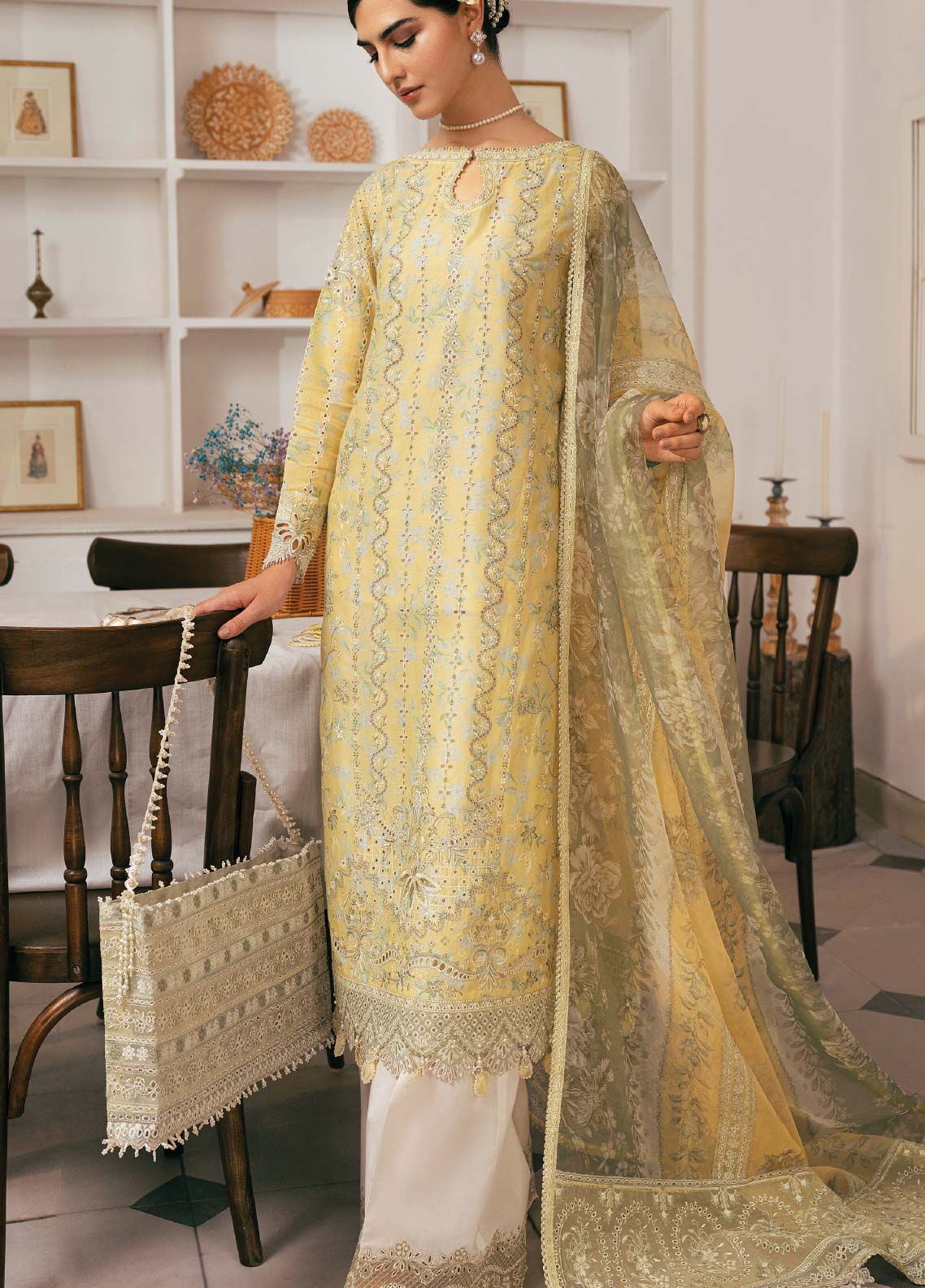 D#04 Baroque Swiss Lawn Emb Collection 623 D#04 Baroque Swiss Lawn Emb Collection 623