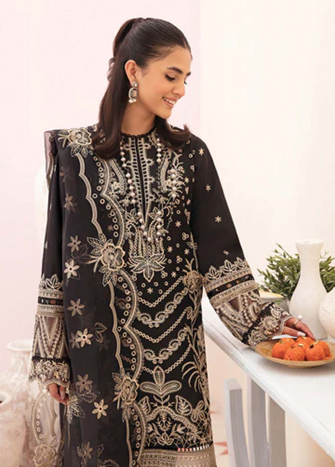 Afrozeh Embroidered Lawn Unstitched 3 Piece Suit - 07 Afrozeh Embroidered Lawn Unstitched 3 Piece Suit - 07
