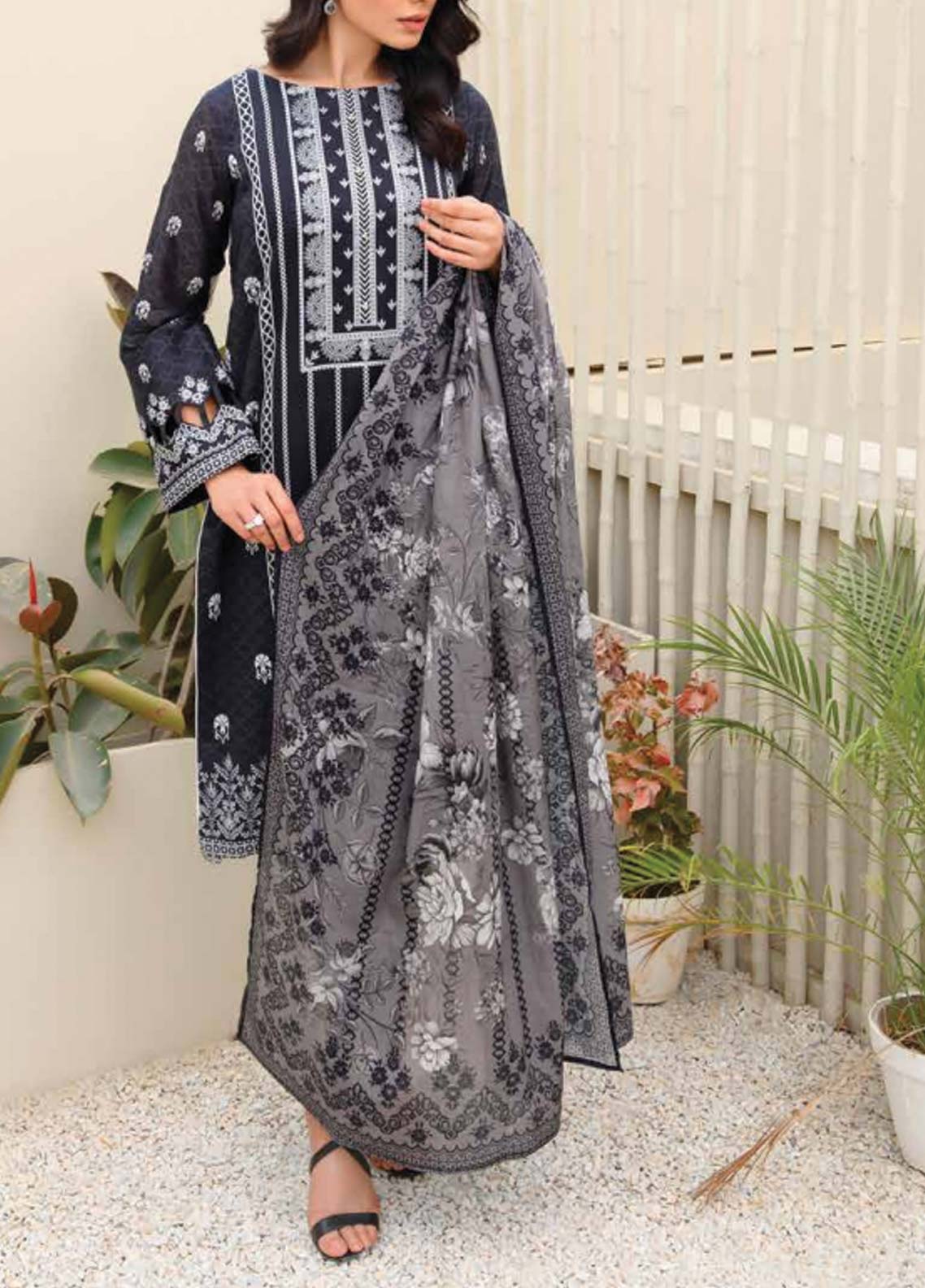 D#18 Salitex Monochrome Black & White Printed Collection 623 D#18 Salitex Monochrome Black & White Printed Collection 623