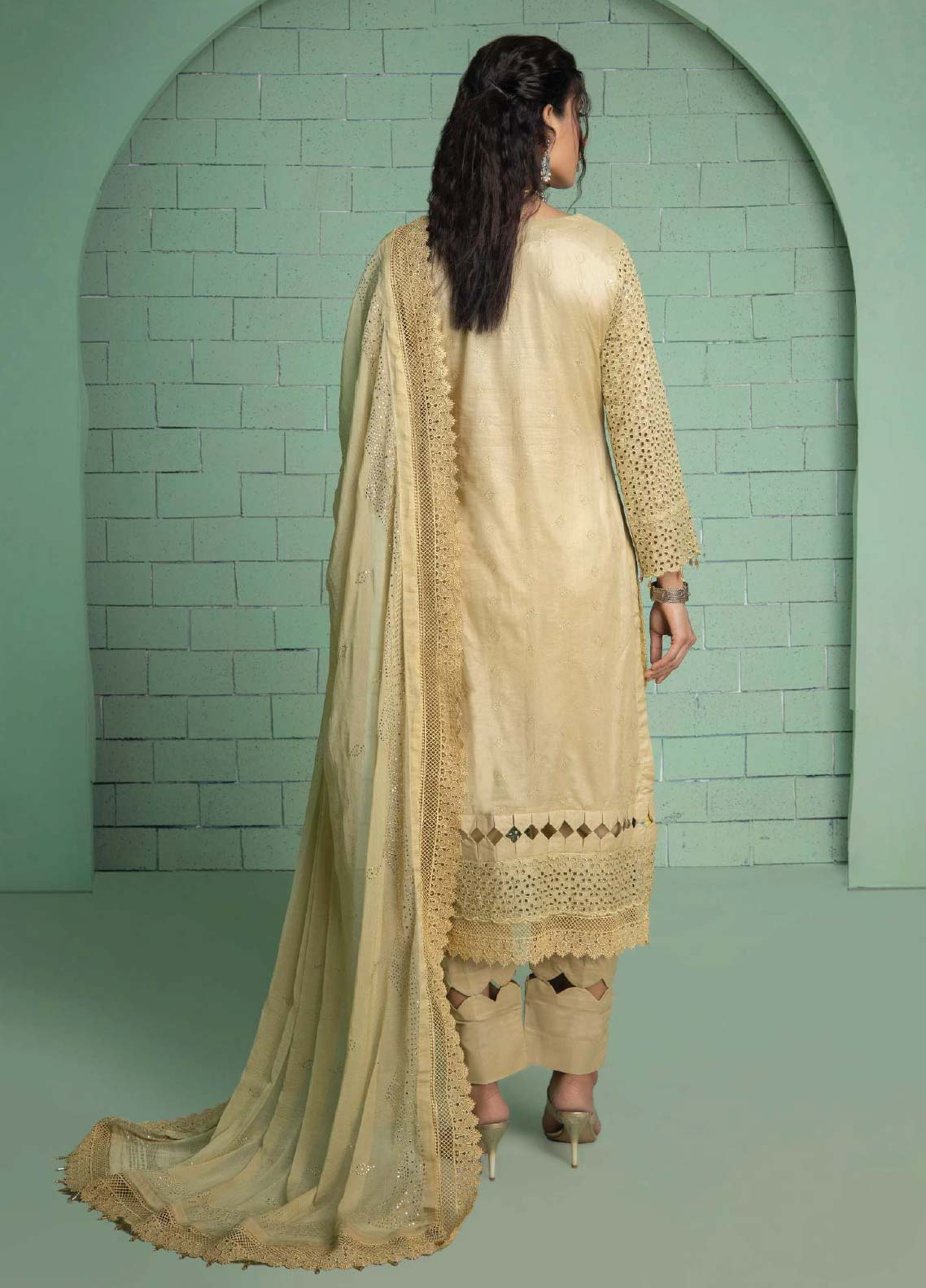 D#06 Schick Juhi Luxury Emb Lawn Collection 623 D#06 Schick Juhi Luxury Emb Lawn Collection 623