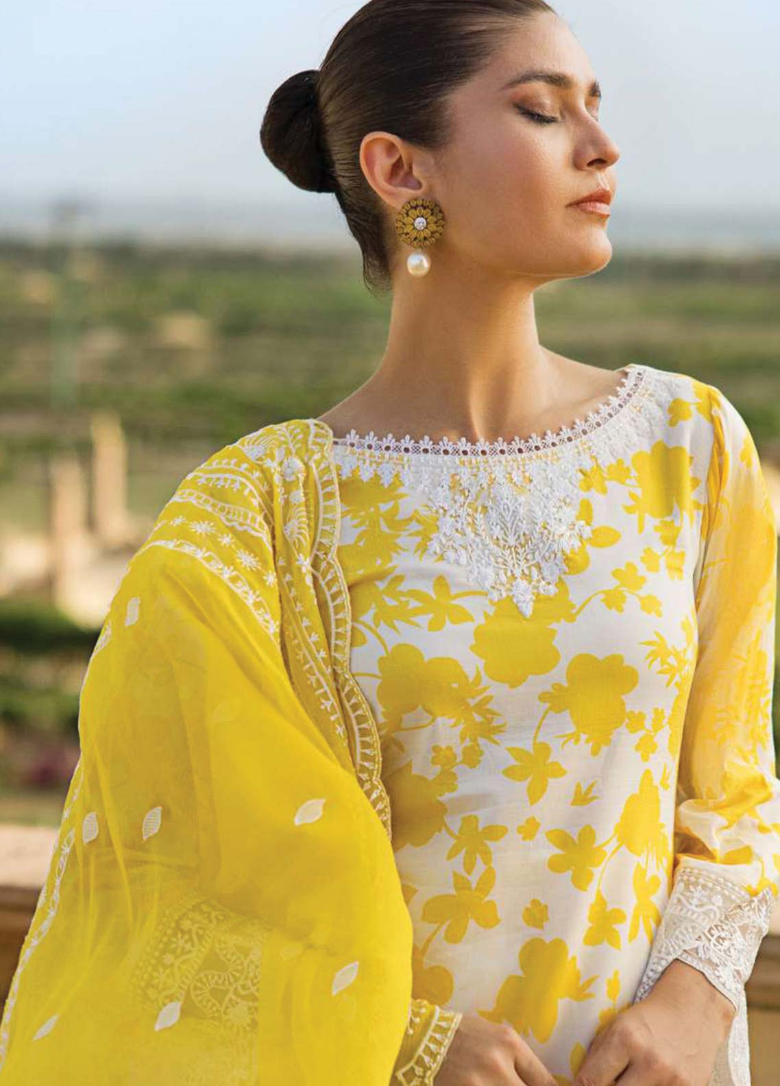 D#8B Zainab Chottani Luxury Emb Lawn Collection 623 D#8B Zainab Chottani Luxury Emb Lawn Collection 623