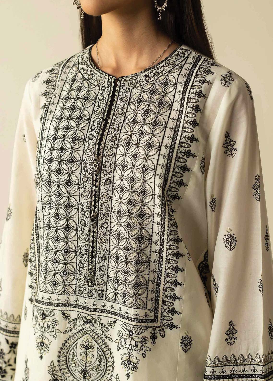 D#05 Zara Shahjahan Emb Lawn Collection 623 V-2 D#05 Zara Shahjahan Emb Lawn Collection 623 V-2