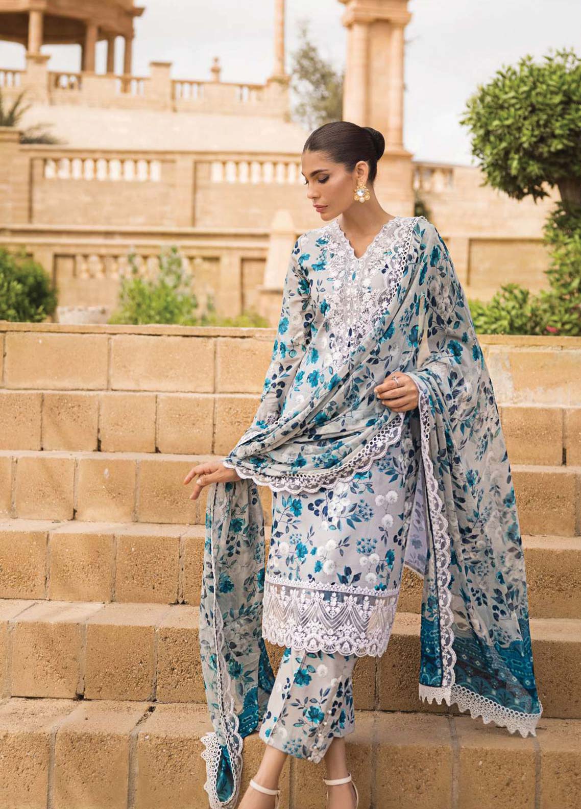 D#4A Zainab Chottani Luxury Emb Lawn Collection 623 D#4A Zainab Chottani Luxury Emb Lawn Collection 623