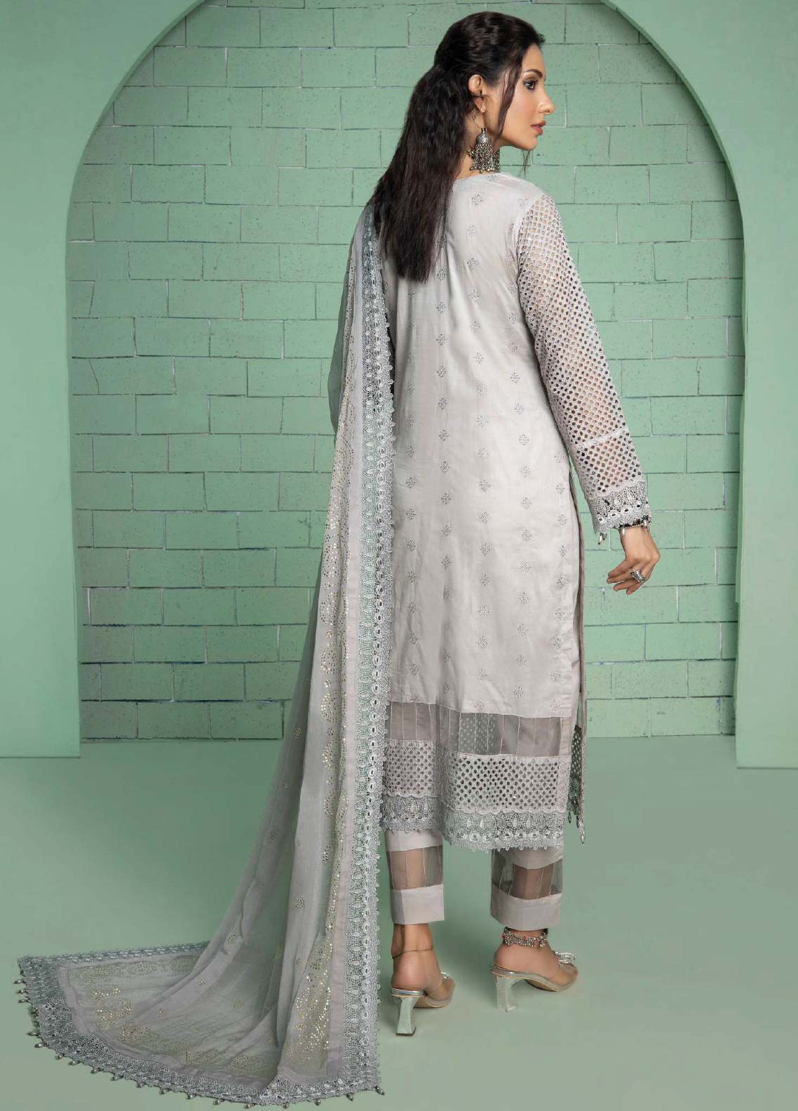 D#01 Schick Juhi Luxury Emb Lawn Collection 623 D#01 Schick Juhi Luxury Emb Lawn Collection 623