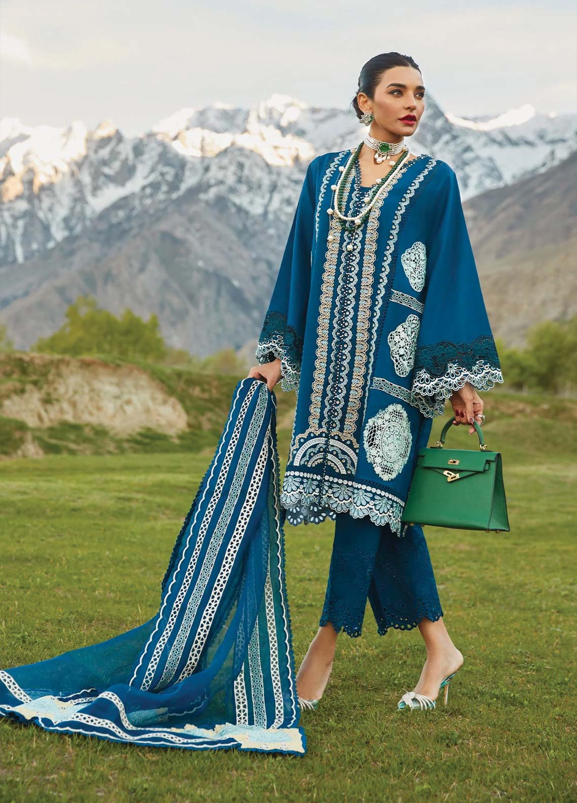 D#7A Crimson Luxury Emb Lawn Collection 623 D#7A Crimson Luxury Emb Lawn Collection 623