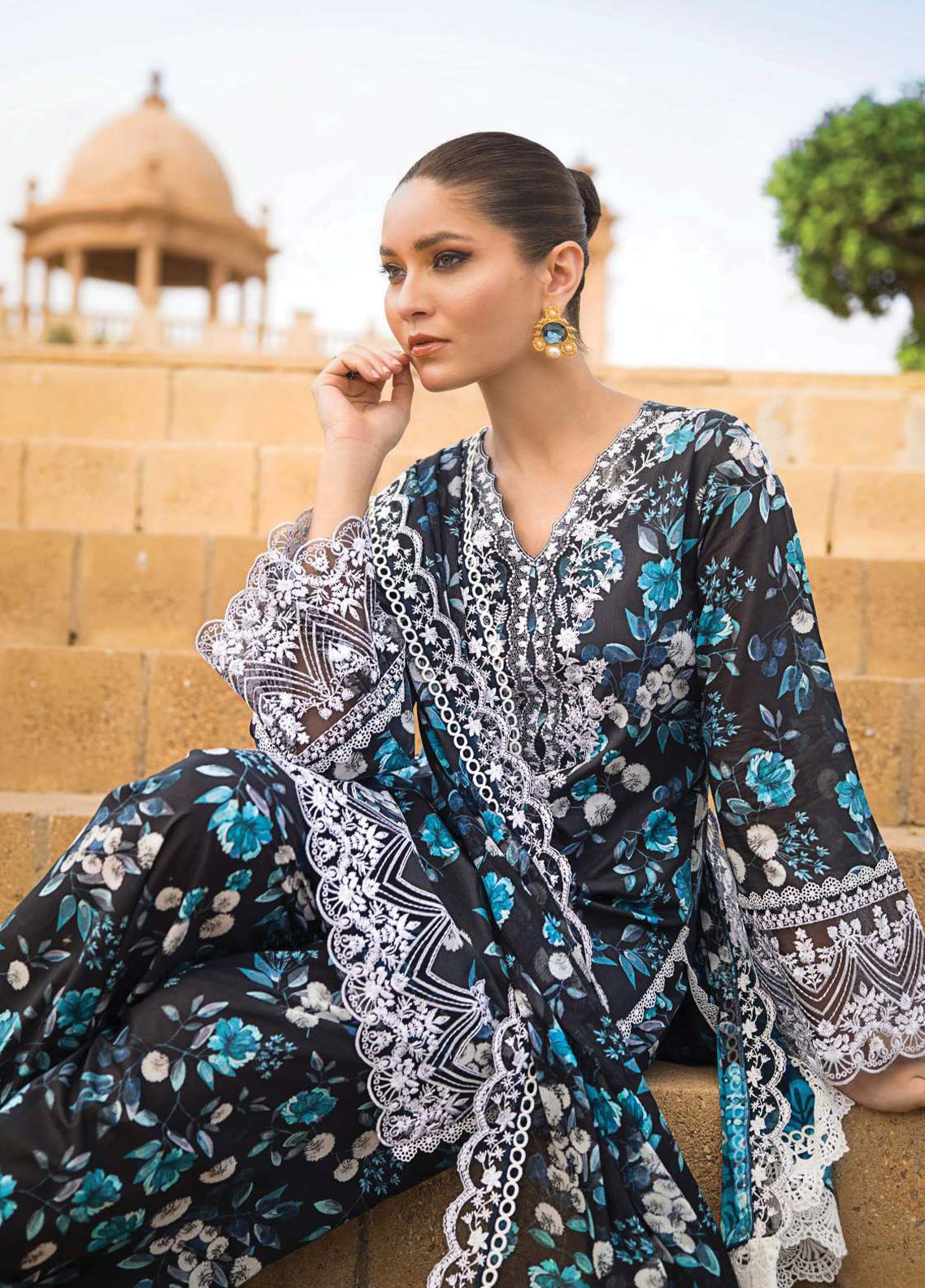 D#4B Zainab Chottani Luxury Emb Lawn Collection 623 D#4B Zainab Chottani Luxury Emb Lawn Collection 623