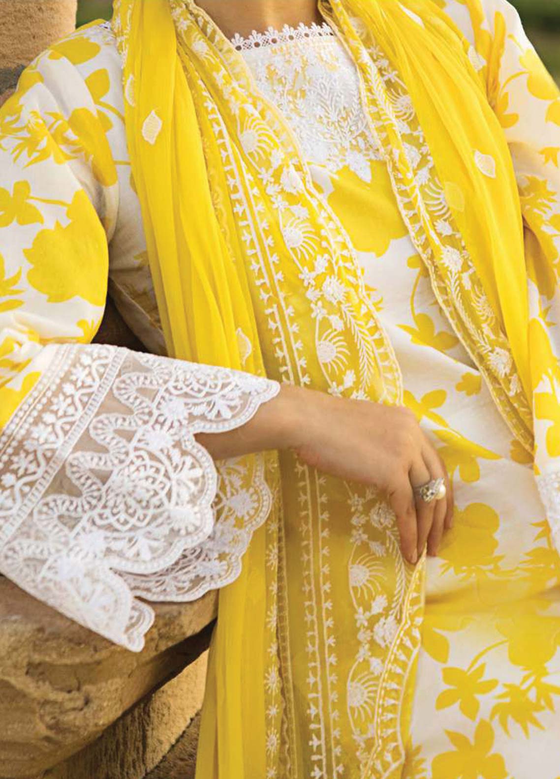D#8B Zainab Chottani Luxury Emb Lawn Collection 623 D#8B Zainab Chottani Luxury Emb Lawn Collection 623