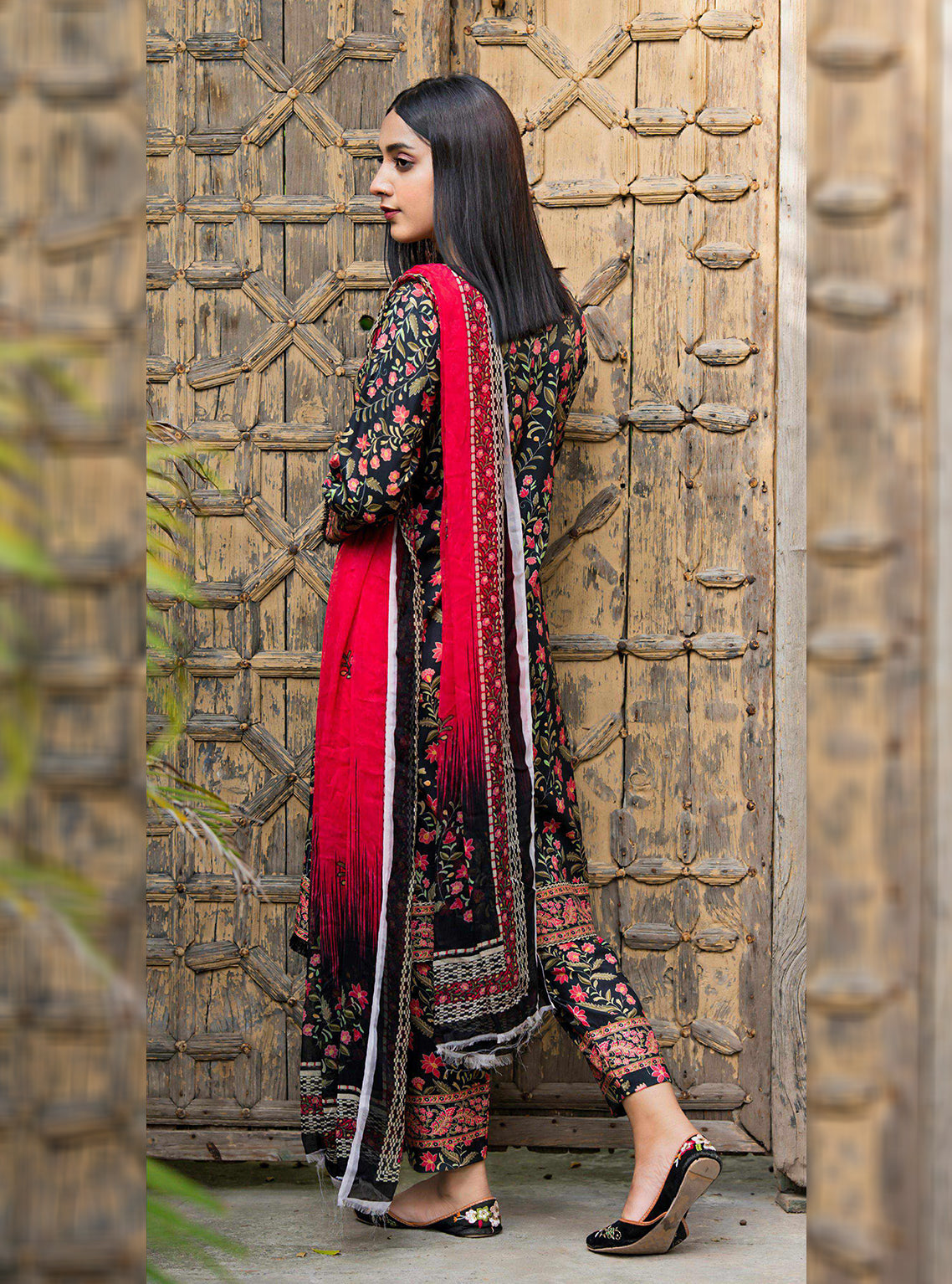 Aangan By Qalamkar Embroidered Linen Unstitched 3 Piece Suit - 07 Aangan By Qalamkar Embroidered Linen Unstitched 3 Piece Suit - 07
