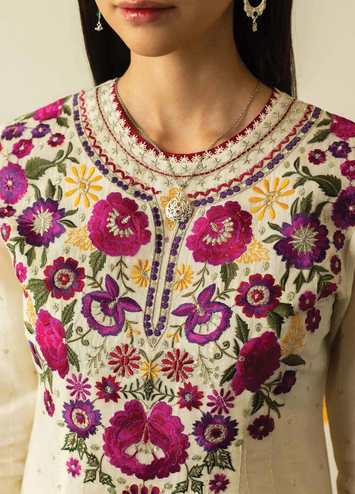 D#08 Zara Shahjahan Emb Lawn Collection 623 V-2 D#08 Zara Shahjahan Emb Lawn Collection 623 V-2