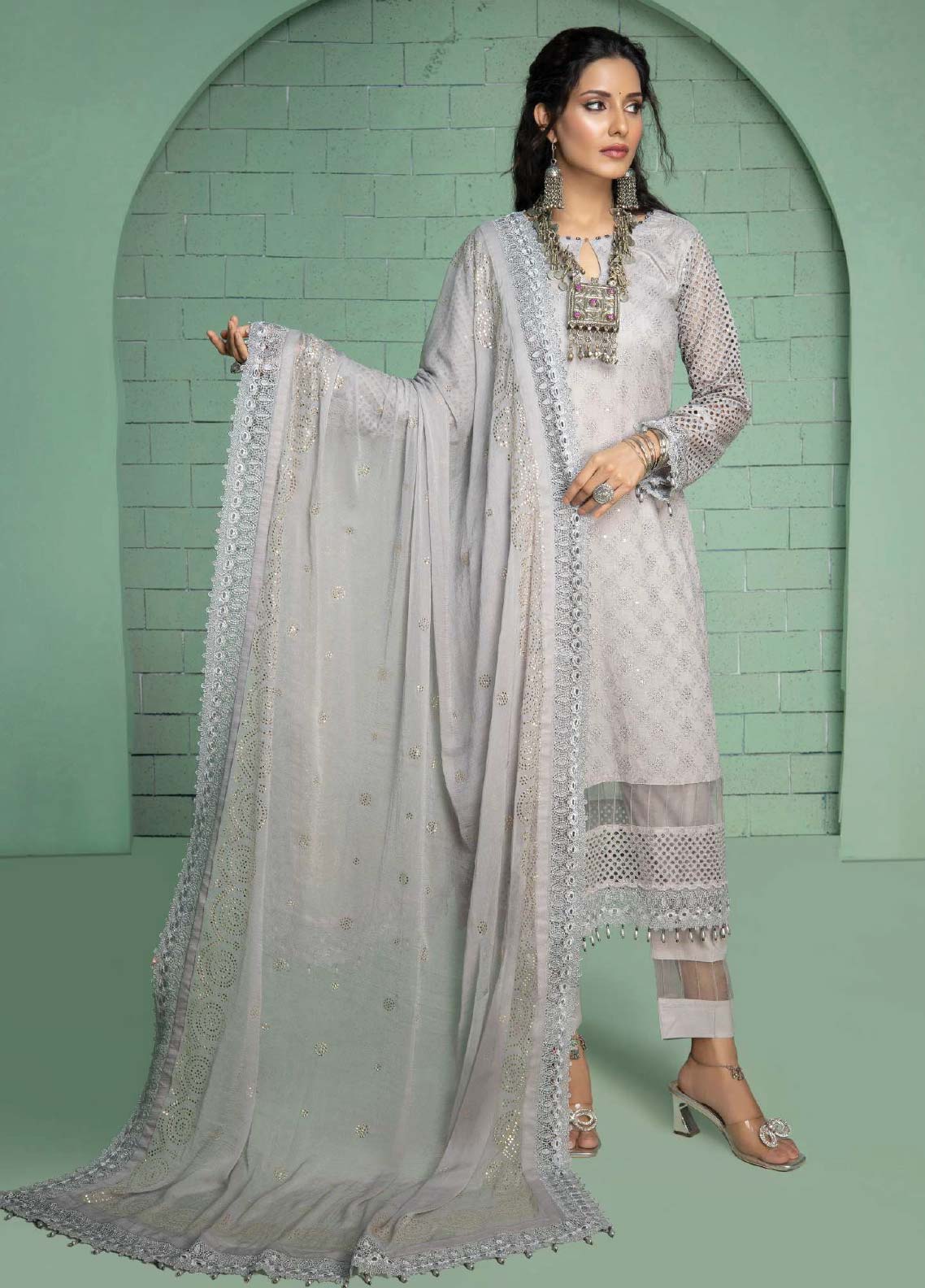 D#01 Schick Juhi Luxury Emb Lawn Collection 623 D#01 Schick Juhi Luxury Emb Lawn Collection 623