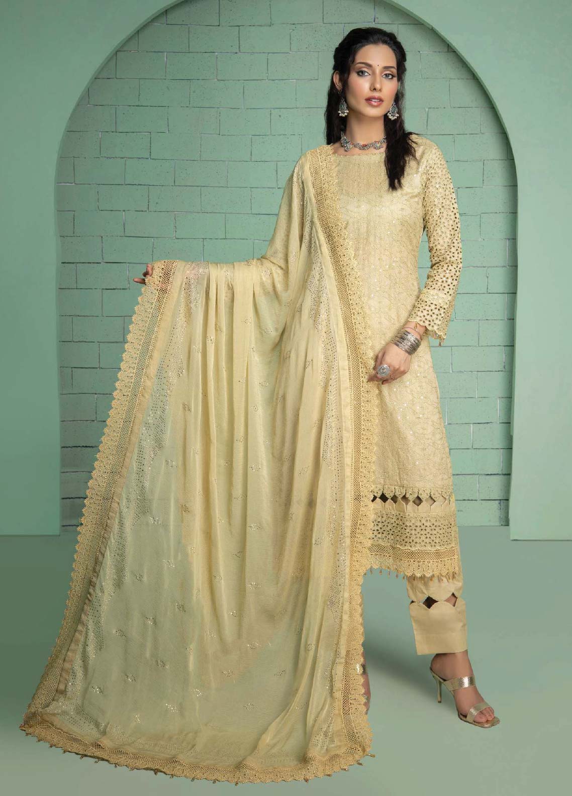 D#06 Schick Juhi Luxury Emb Lawn Collection 623 D#06 Schick Juhi Luxury Emb Lawn Collection 623