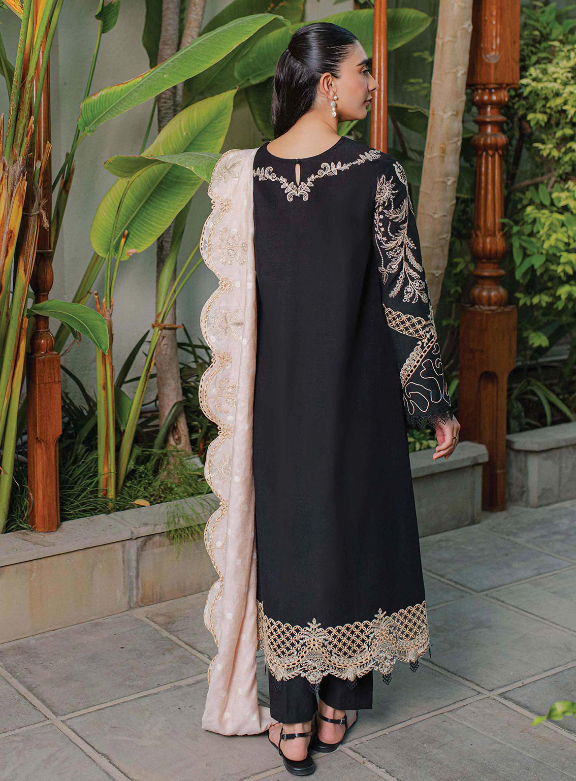 Qline By Qalamkar Embroidered Linen Unstitched 3 Piece Suit - 01 HAVEN Qline By Qalamkar Embroidered Linen Unstitched 3 Piece Suit - 01 HAVEN