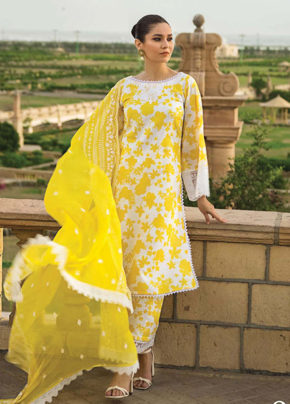 D#8B Zainab Chottani Luxury Emb Lawn Collection 623 D#8B Zainab Chottani Luxury Emb Lawn Collection 623