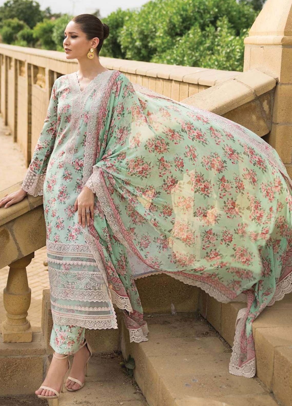 D#6A Zainab Chottani Luxury Emb Lawn Collection 623 D#6A Zainab Chottani Luxury Emb Lawn Collection 623