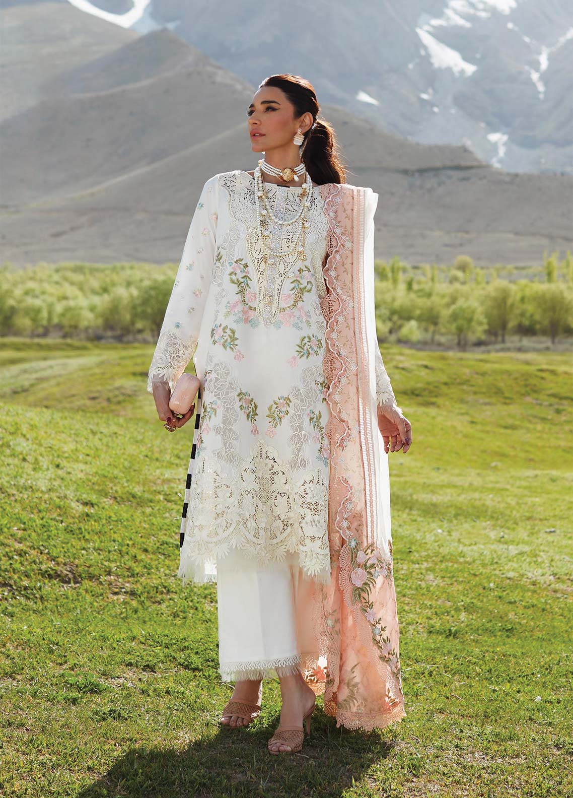 D#1A Crimson Luxury Emb Lawn Collection 623 D#1A Crimson Luxury Emb Lawn Collection 623