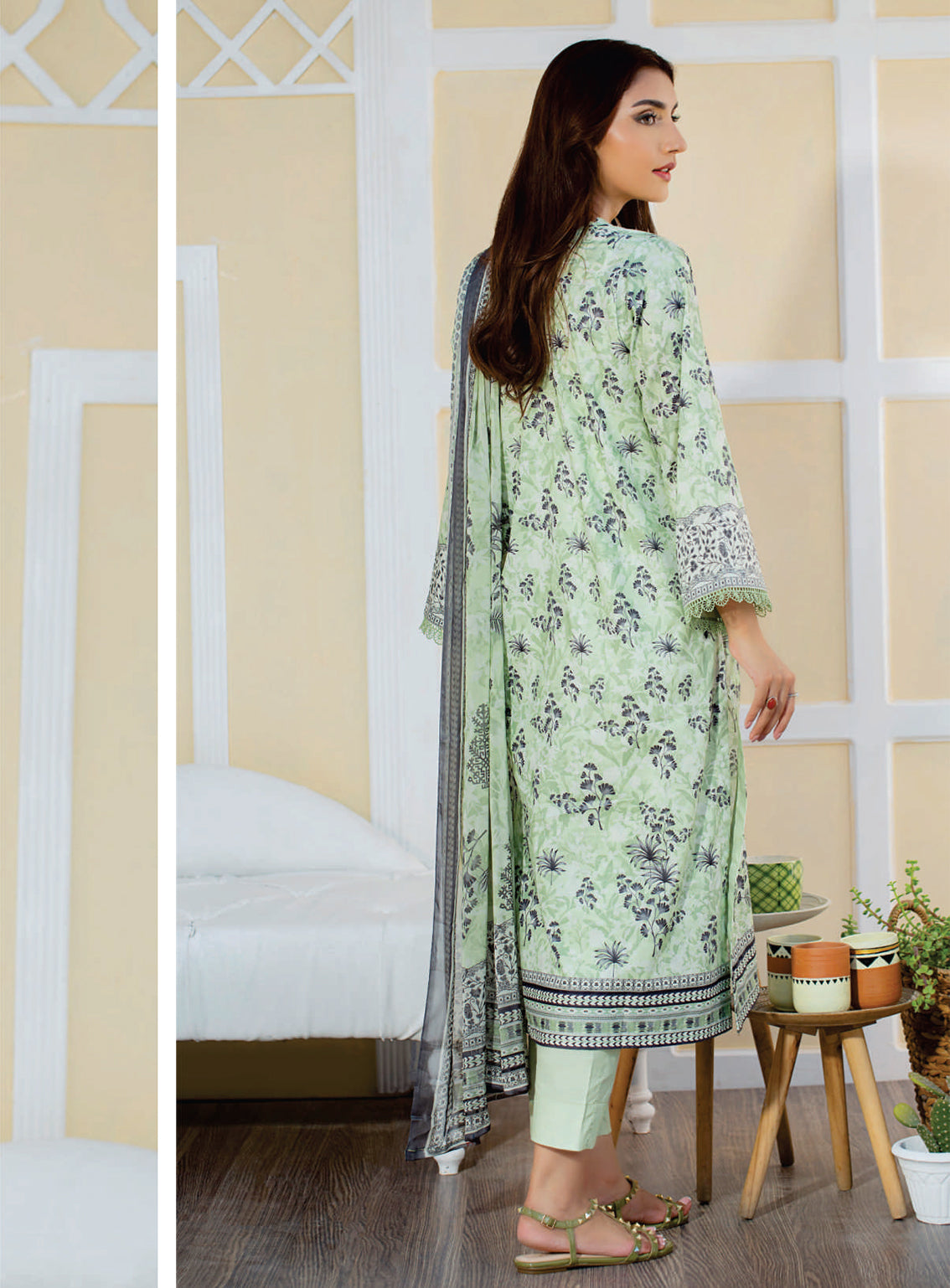 D#8124 Rashid Miral Luxury Printed Cambric Collection 923 D#8124 Rashid Miral Luxury Printed Cambric Collection 923