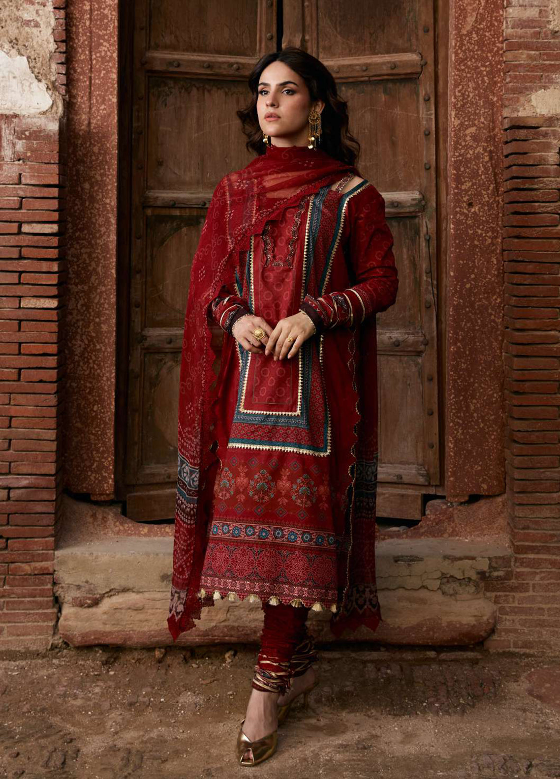 Aangan By Kahf Printed Lawn 3 Piece Unstitched Suit KHF25APC D-1A SURKH NOOR Aangan By Kahf Printed Lawn 3 Piece Unstitched Suit KHF25APC D-1A SURKH NOOR