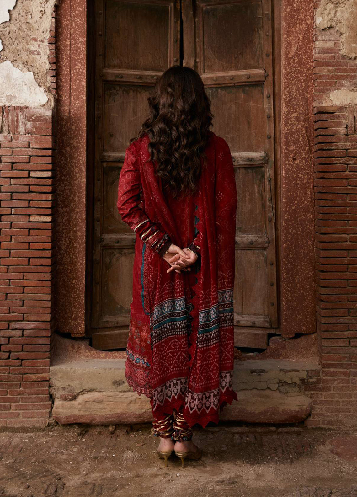 Aangan By Kahf Printed Lawn 3 Piece Unstitched Suit KHF25APC D-1A SURKH NOOR Aangan By Kahf Printed Lawn 3 Piece Unstitched Suit KHF25APC D-1A SURKH NOOR