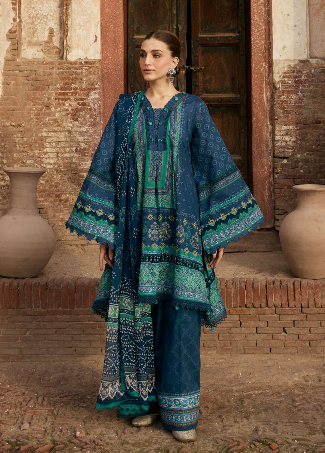Aangan By Kahf Printed Lawn 3 Piece Unstitched Suit KHF25APC D-1B SUMBUL Aangan By Kahf Printed Lawn 3 Piece Unstitched Suit KHF25APC D-1B SUMBUL