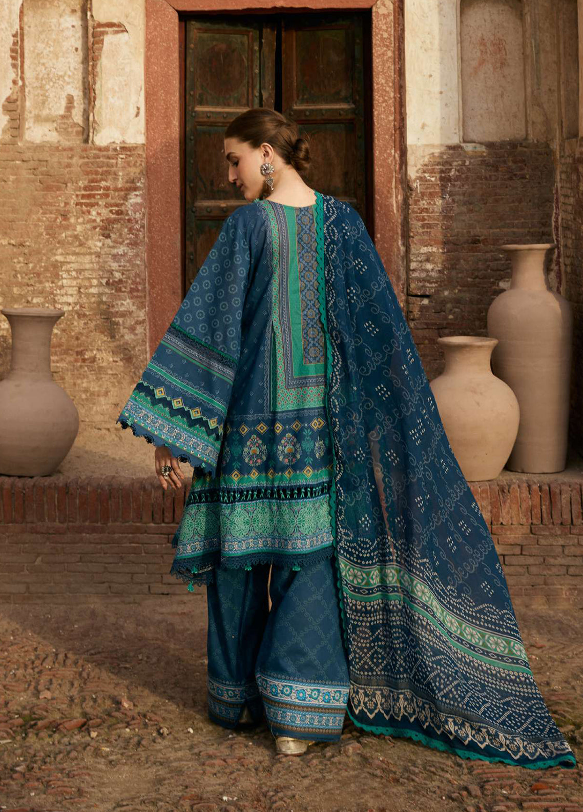 Aangan By Kahf Printed Lawn 3 Piece Unstitched Suit KHF25APC D-1B SUMBUL Aangan By Kahf Printed Lawn 3 Piece Unstitched Suit KHF25APC D-1B SUMBUL