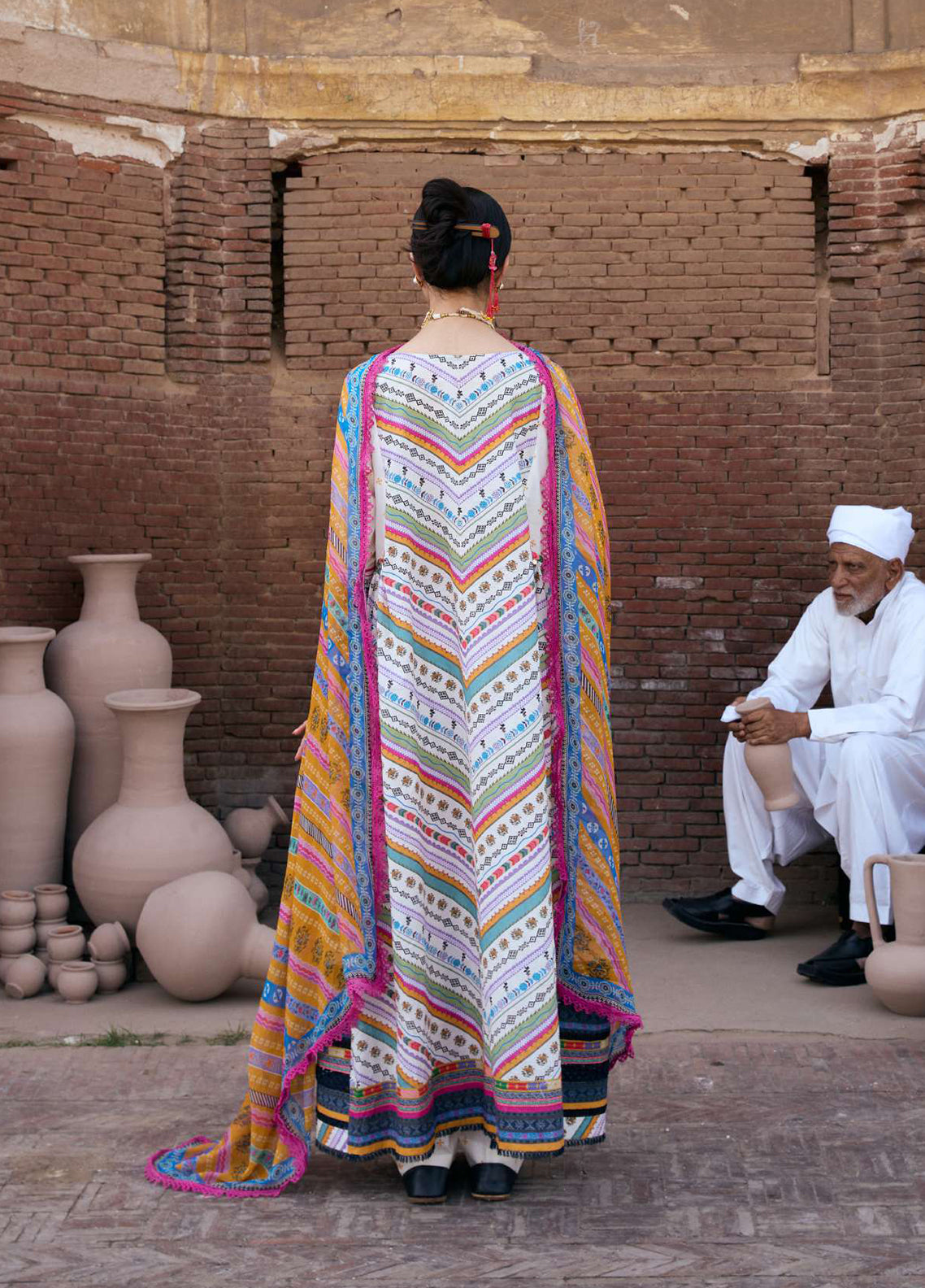Aangan By Kahf Printed Lawn 3 Piece Unstitched Suit KHF25APC D-2A YASMEEN Aangan By Kahf Printed Lawn 3 Piece Unstitched Suit KHF25APC D-2A YASMEEN